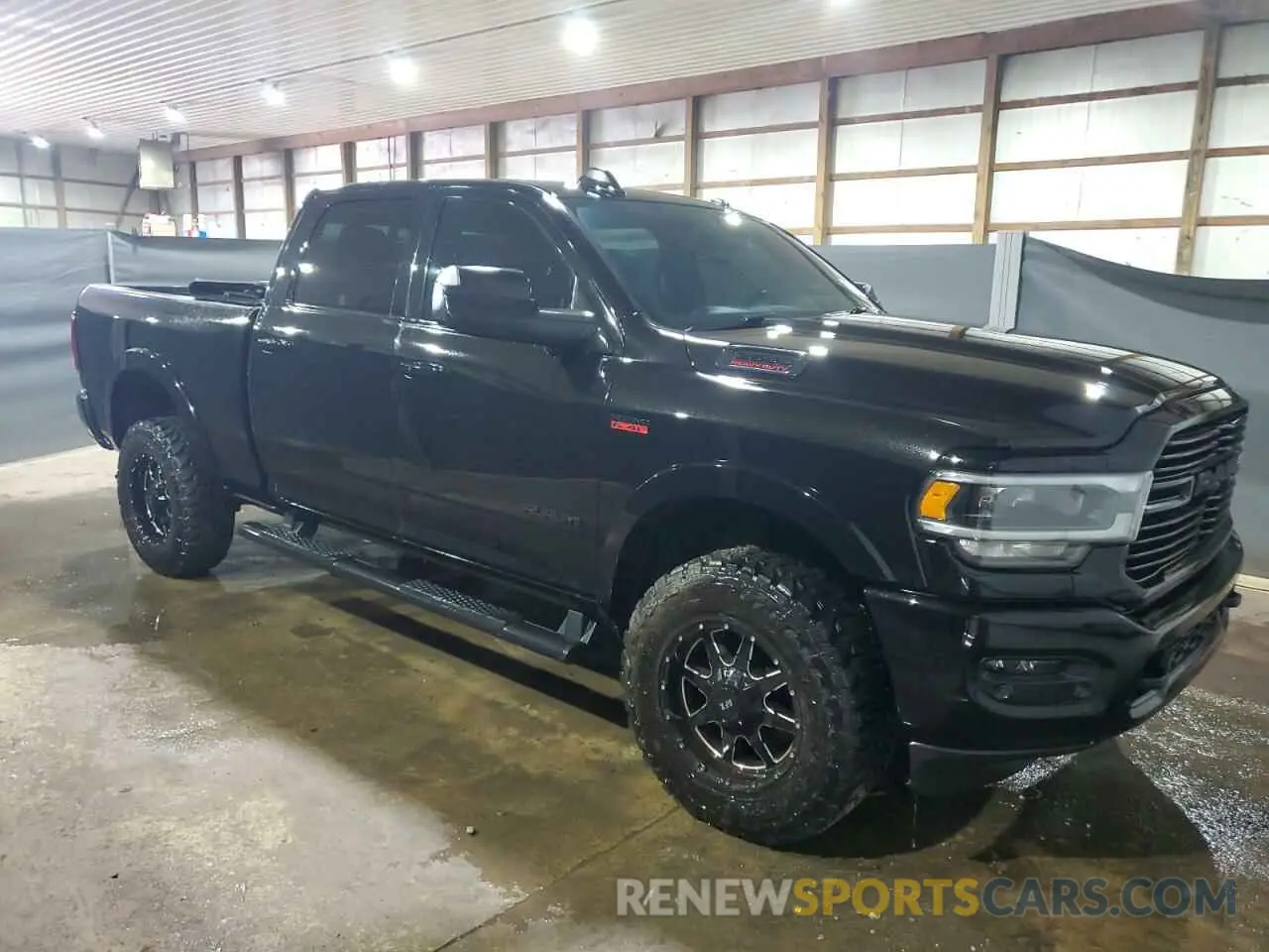 4 fotografías del automóvil dañado 3C6UR5FJ0KG722093 RAM 2500 2019