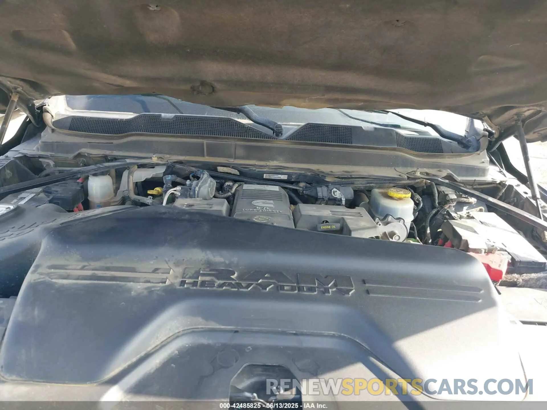 10 fotografías del automóvil dañado 3C6UR5FL0KG613778 RAM 2500 2019