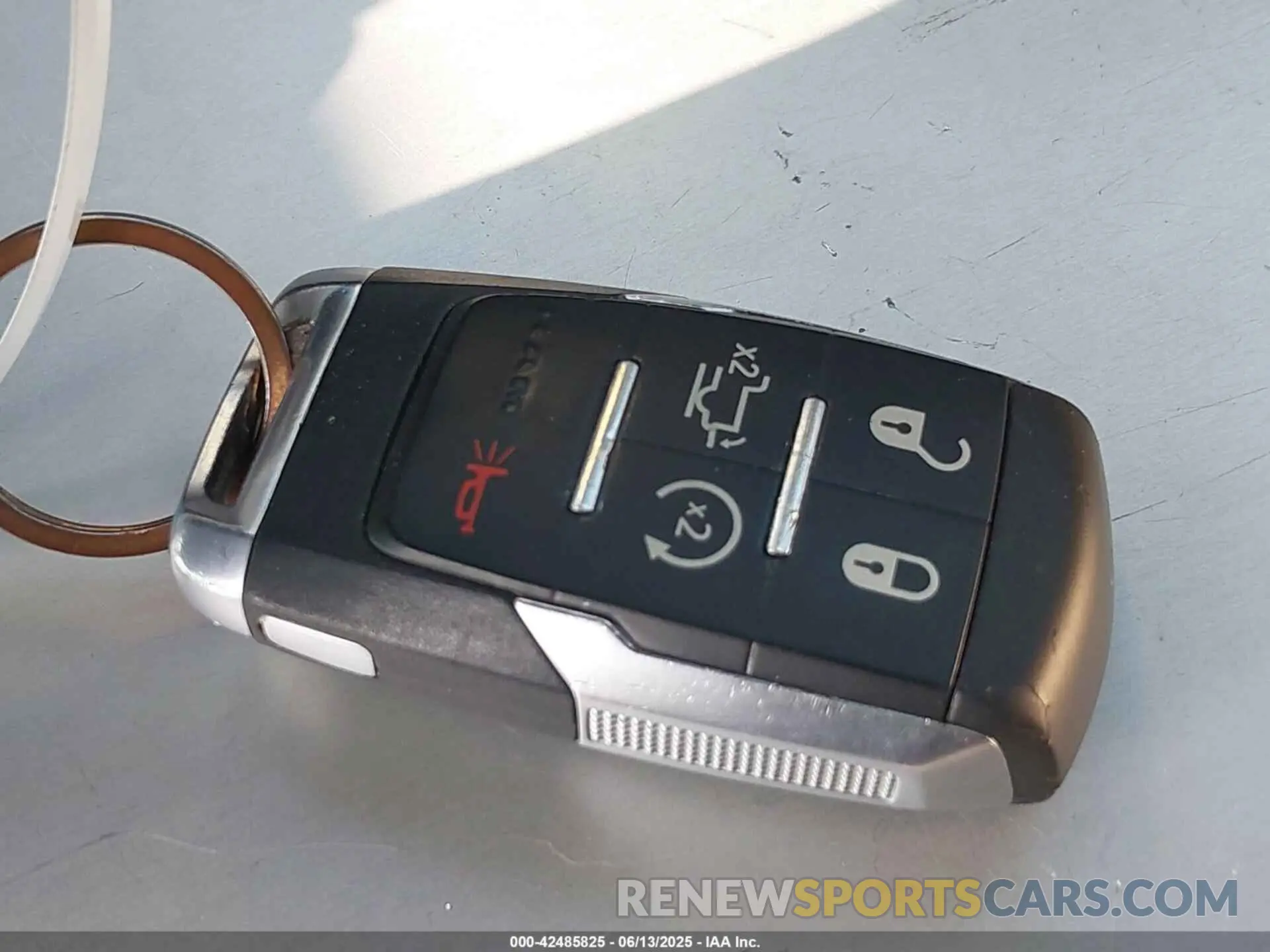 11 fotografías del automóvil dañado 3C6UR5FL0KG613778 RAM 2500 2019