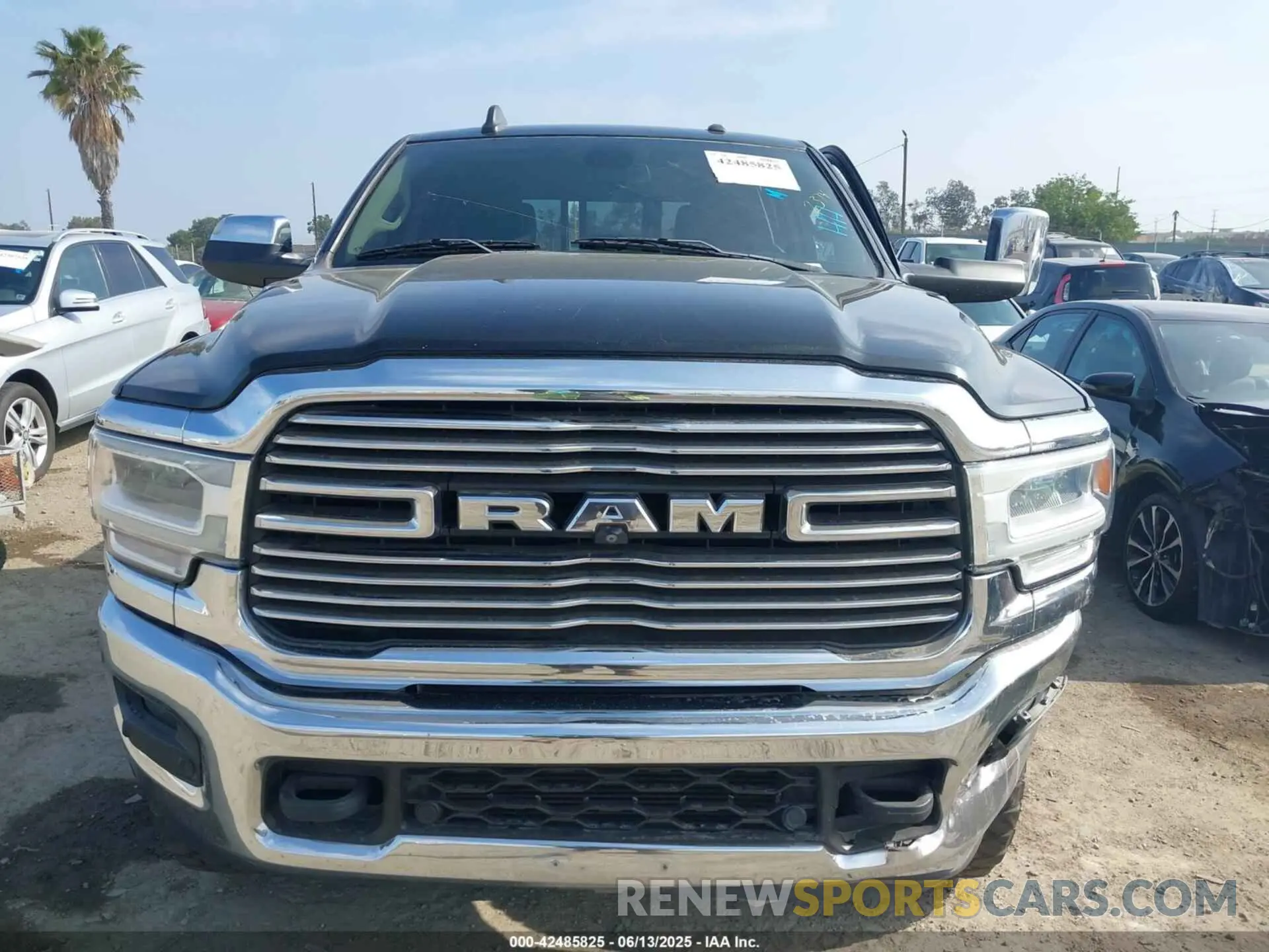 12 fotografías del automóvil dañado 3C6UR5FL0KG613778 RAM 2500 2019