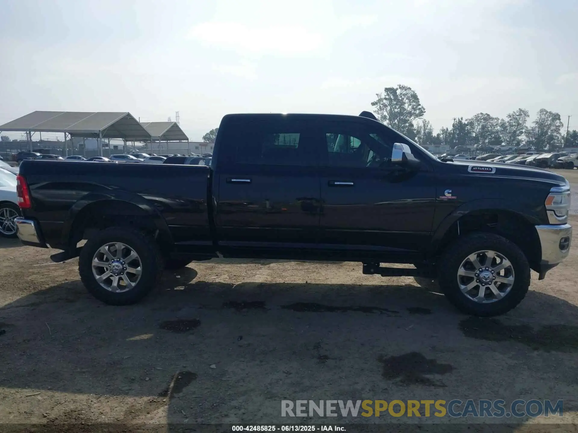 13 fotografías del automóvil dañado 3C6UR5FL0KG613778 RAM 2500 2019