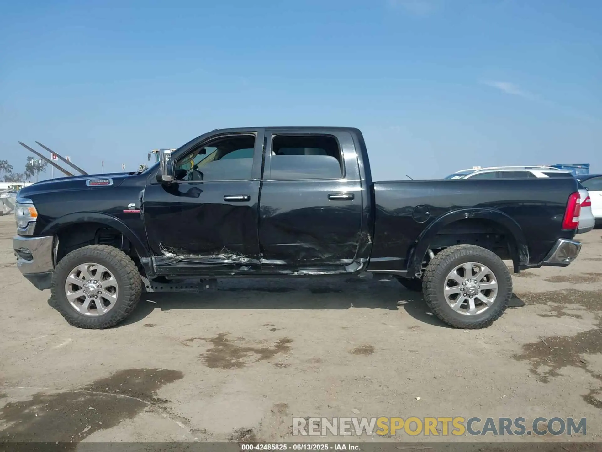 14 fotografías del automóvil dañado 3C6UR5FL0KG613778 RAM 2500 2019
