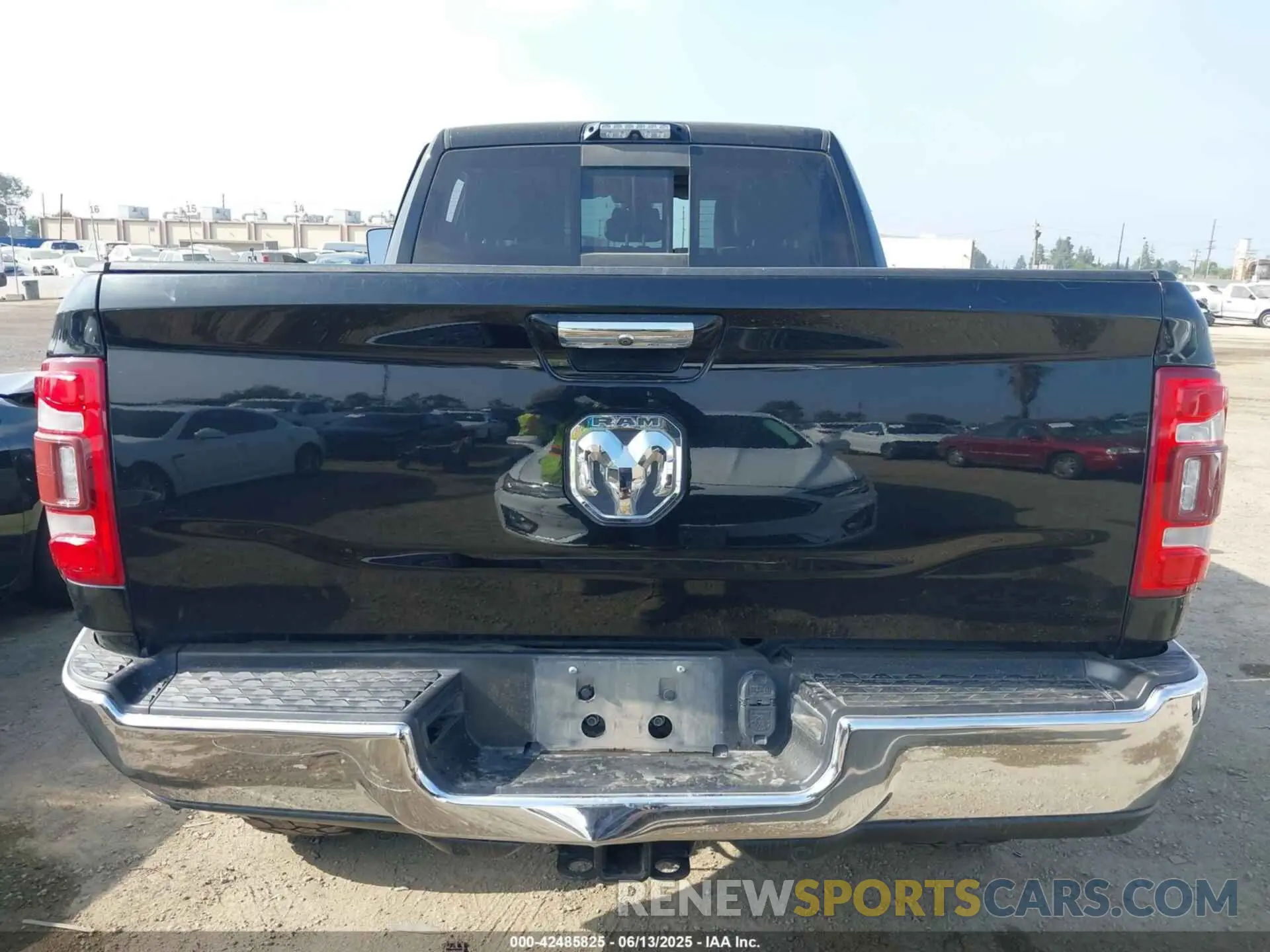 16 fotografías del automóvil dañado 3C6UR5FL0KG613778 RAM 2500 2019