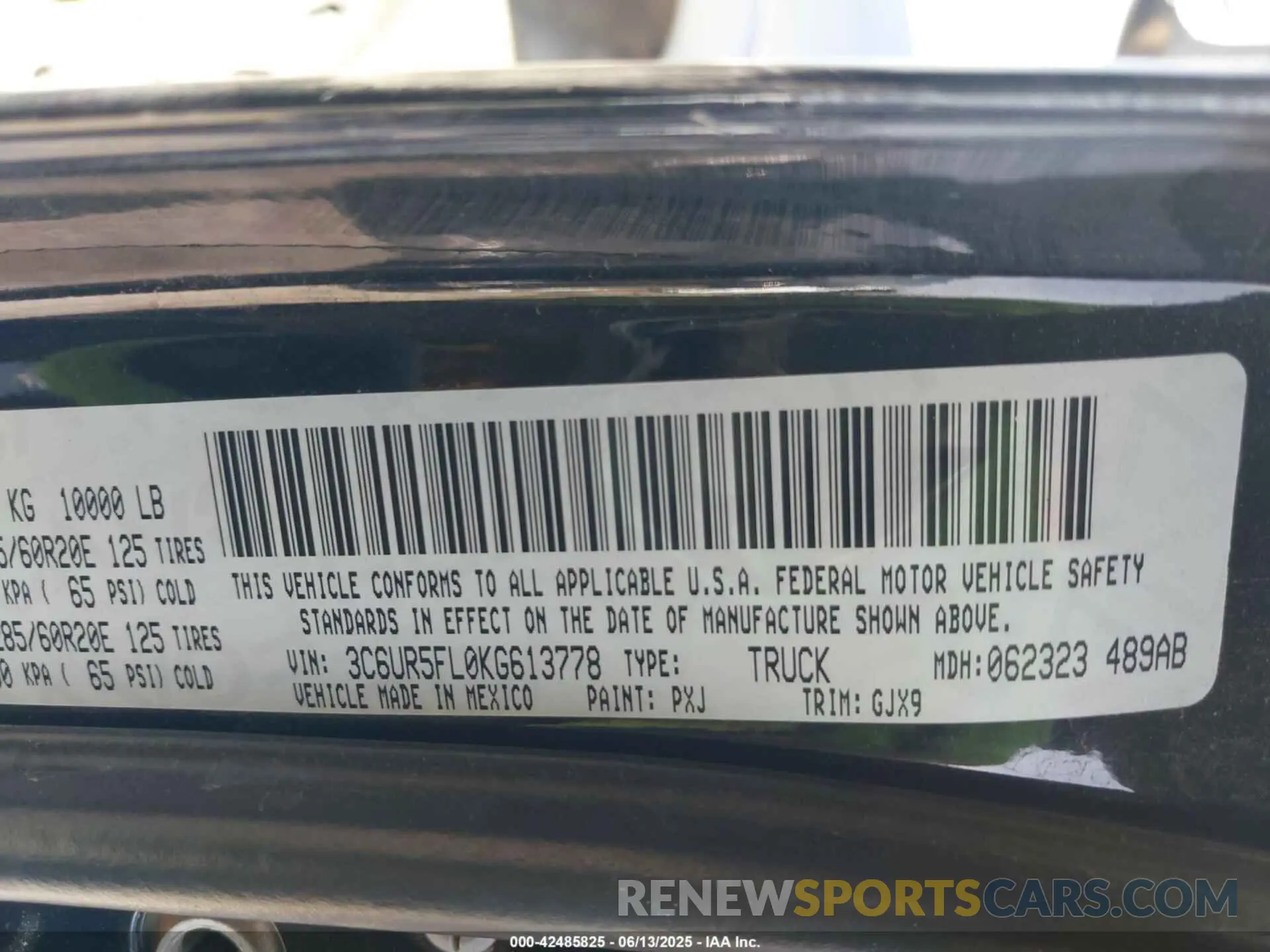 9 fotografías del automóvil dañado 3C6UR5FL0KG613778 RAM 2500 2019