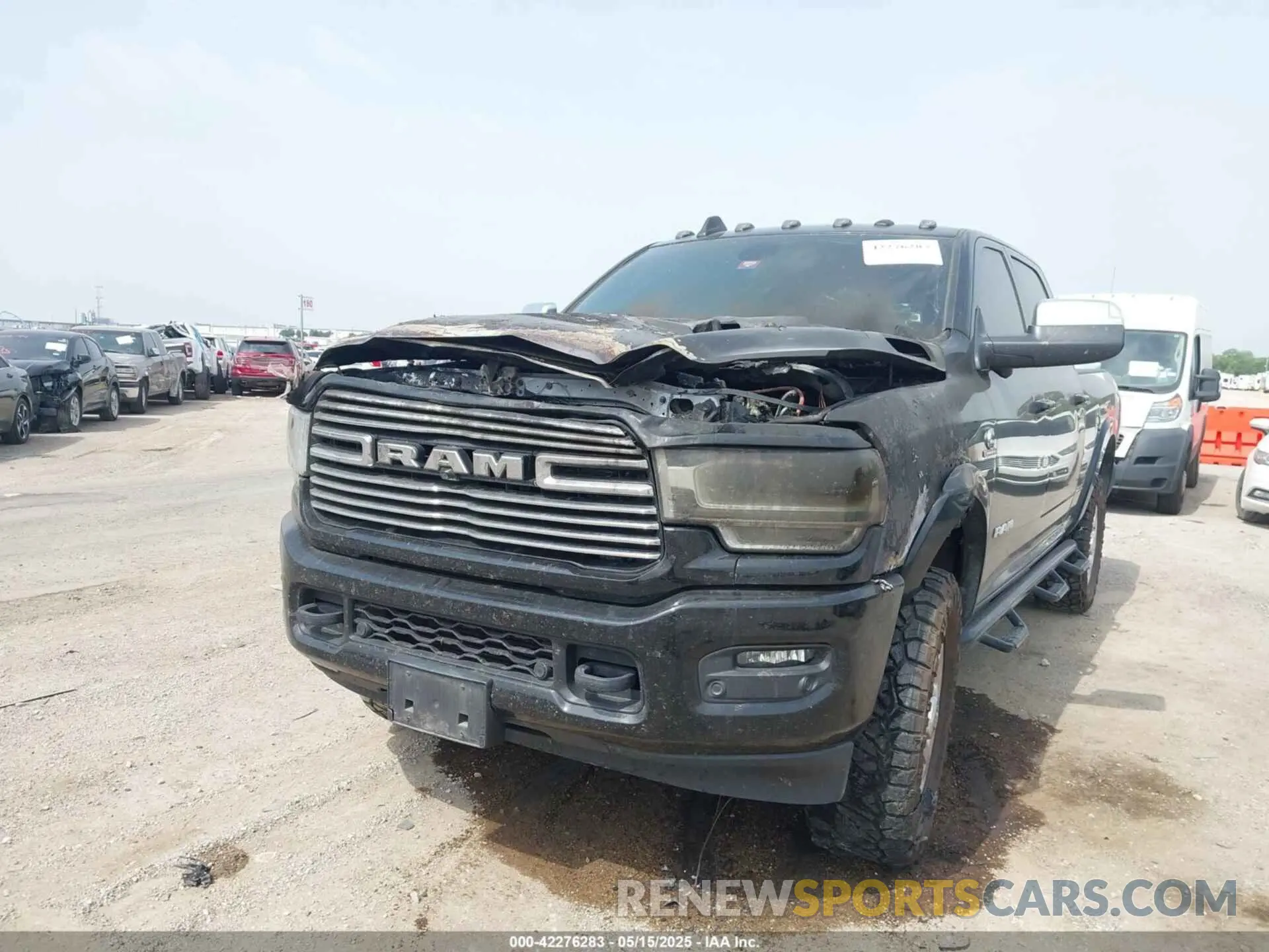 2 fotografías del automóvil dañado 3C6UR5FL0KG652693 RAM 2500 2019