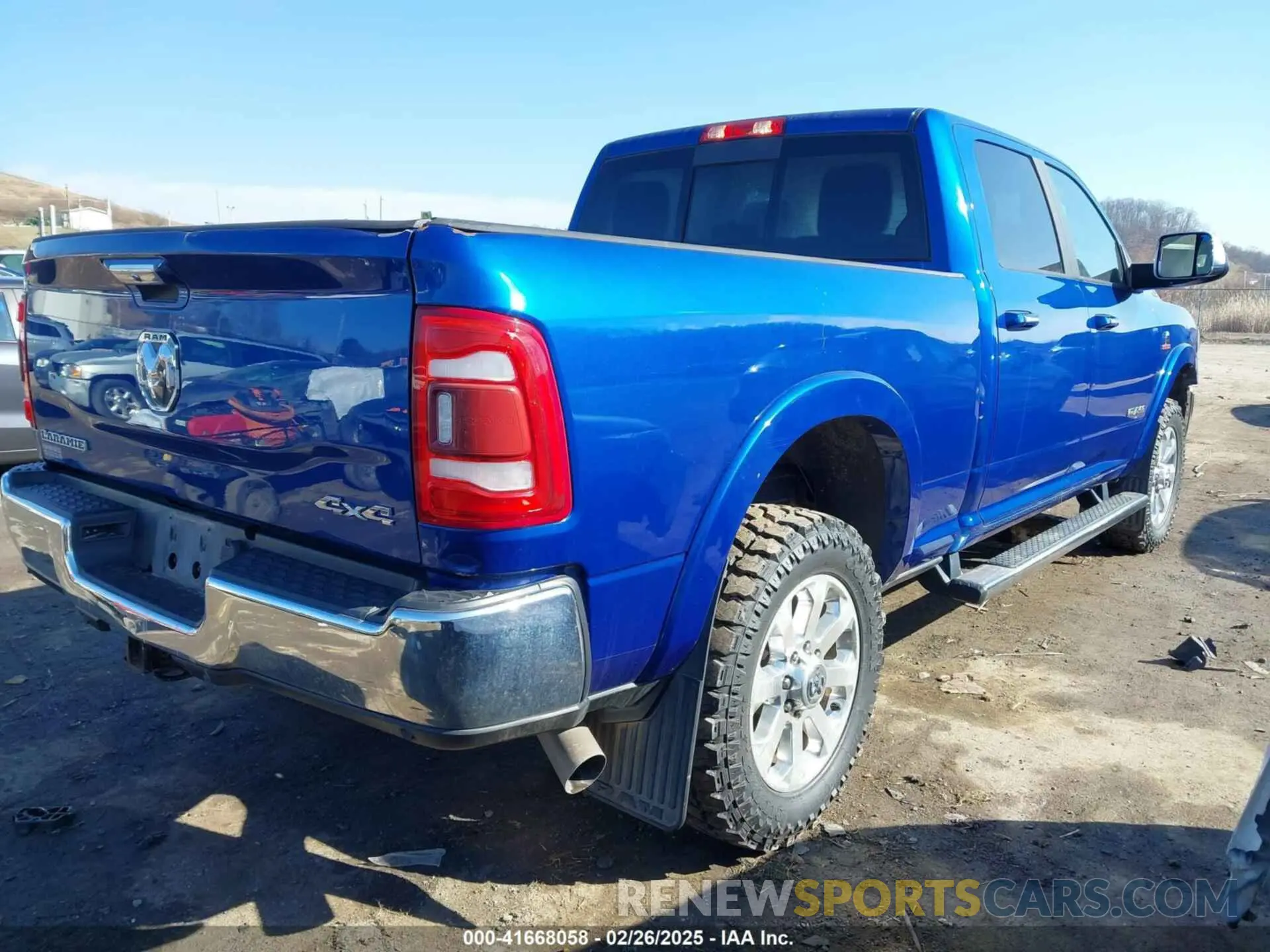 4 fotografías del automóvil dañado 3C6UR5FL1KG640911 RAM 2500 2019