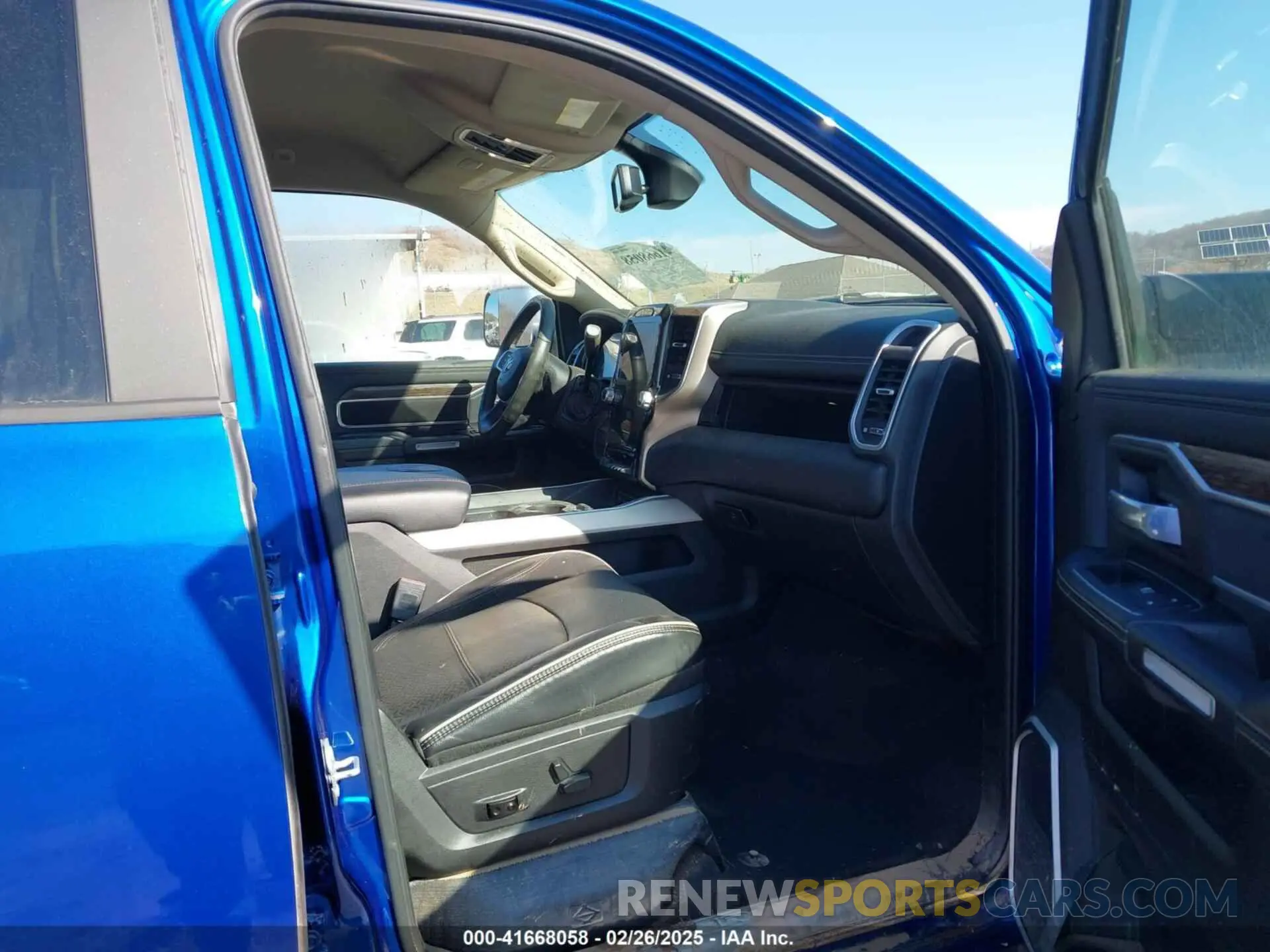 5 fotografías del automóvil dañado 3C6UR5FL1KG640911 RAM 2500 2019