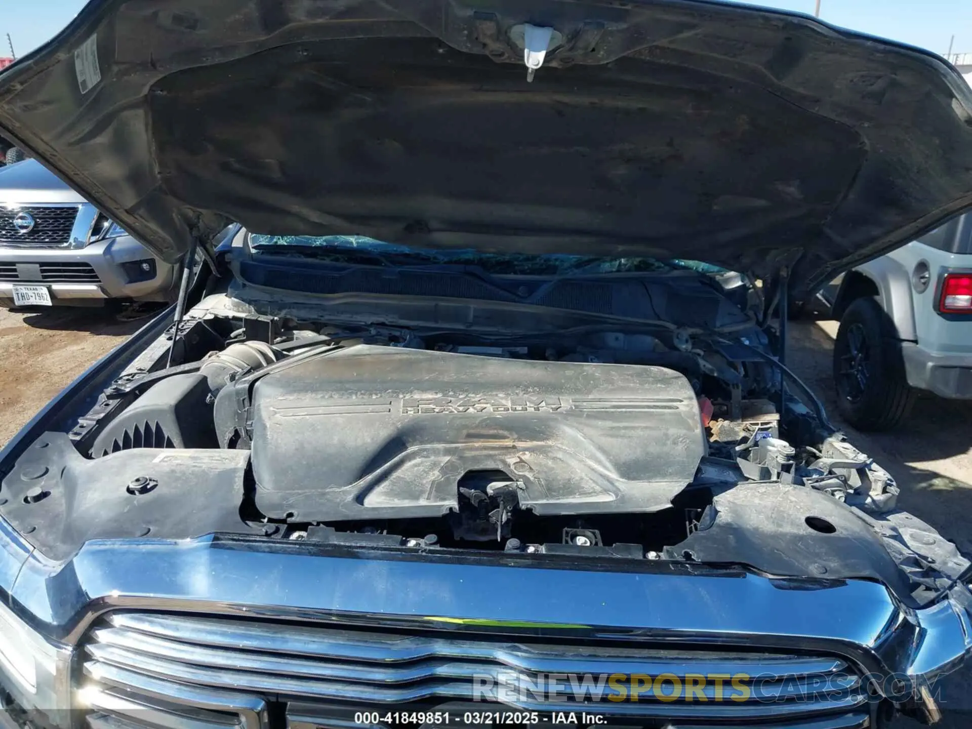 10 fotografías del automóvil dañado 3C6UR5FL3KG595244 RAM 2500 2019