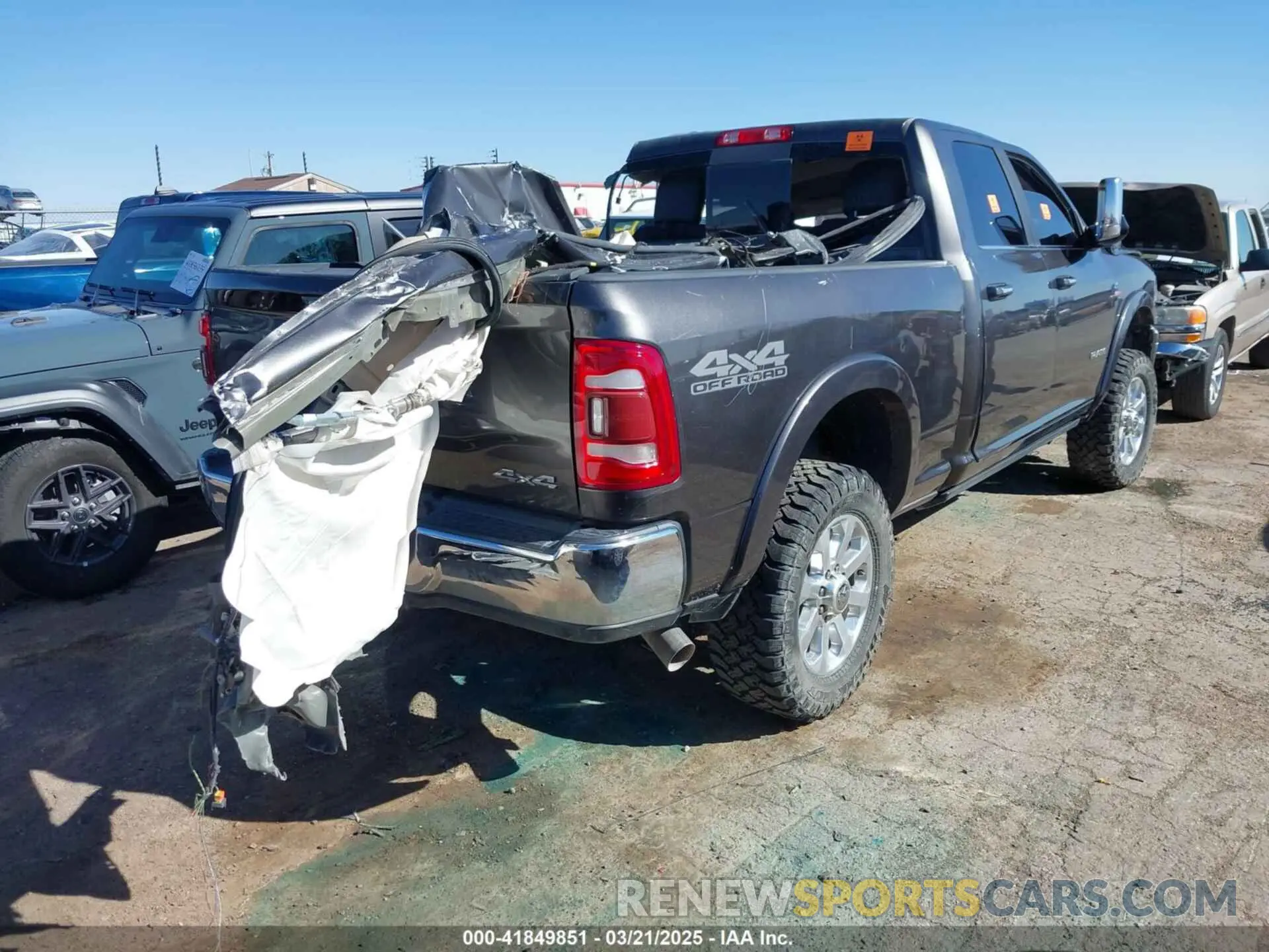 4 fotografías del automóvil dañado 3C6UR5FL3KG595244 RAM 2500 2019