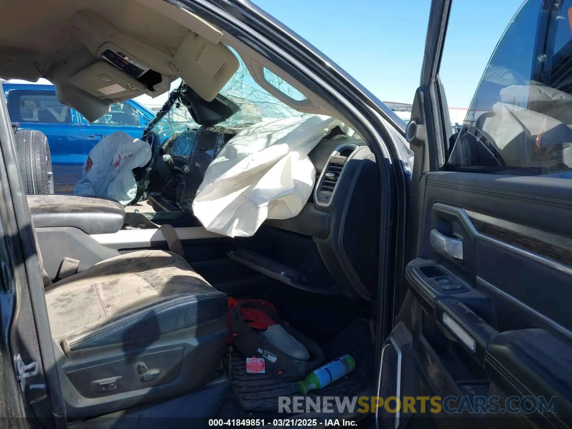 5 fotografías del automóvil dañado 3C6UR5FL3KG595244 RAM 2500 2019