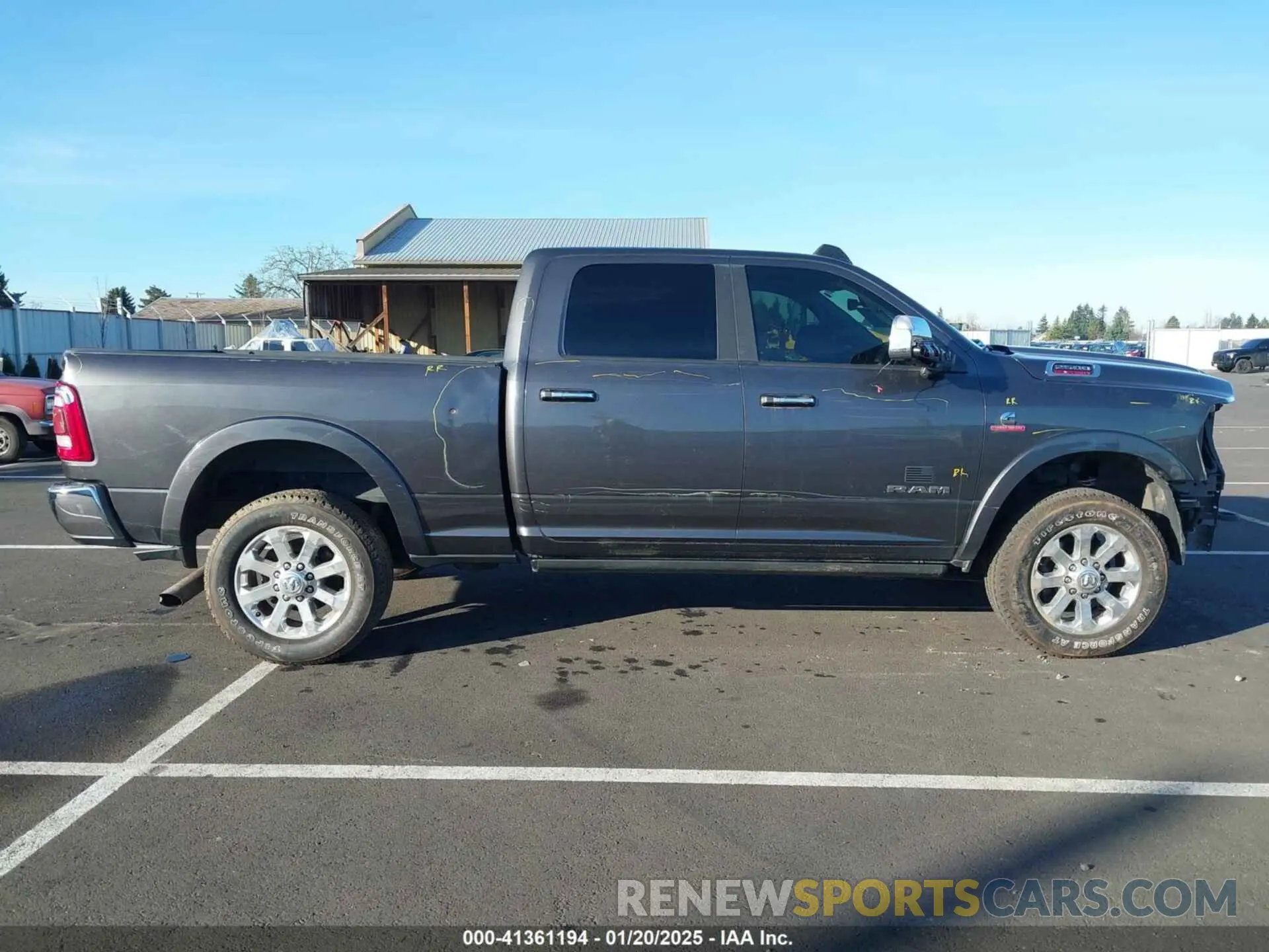 14 fotografías del automóvil dañado 3C6UR5FL5KG546188 RAM 2500 2019