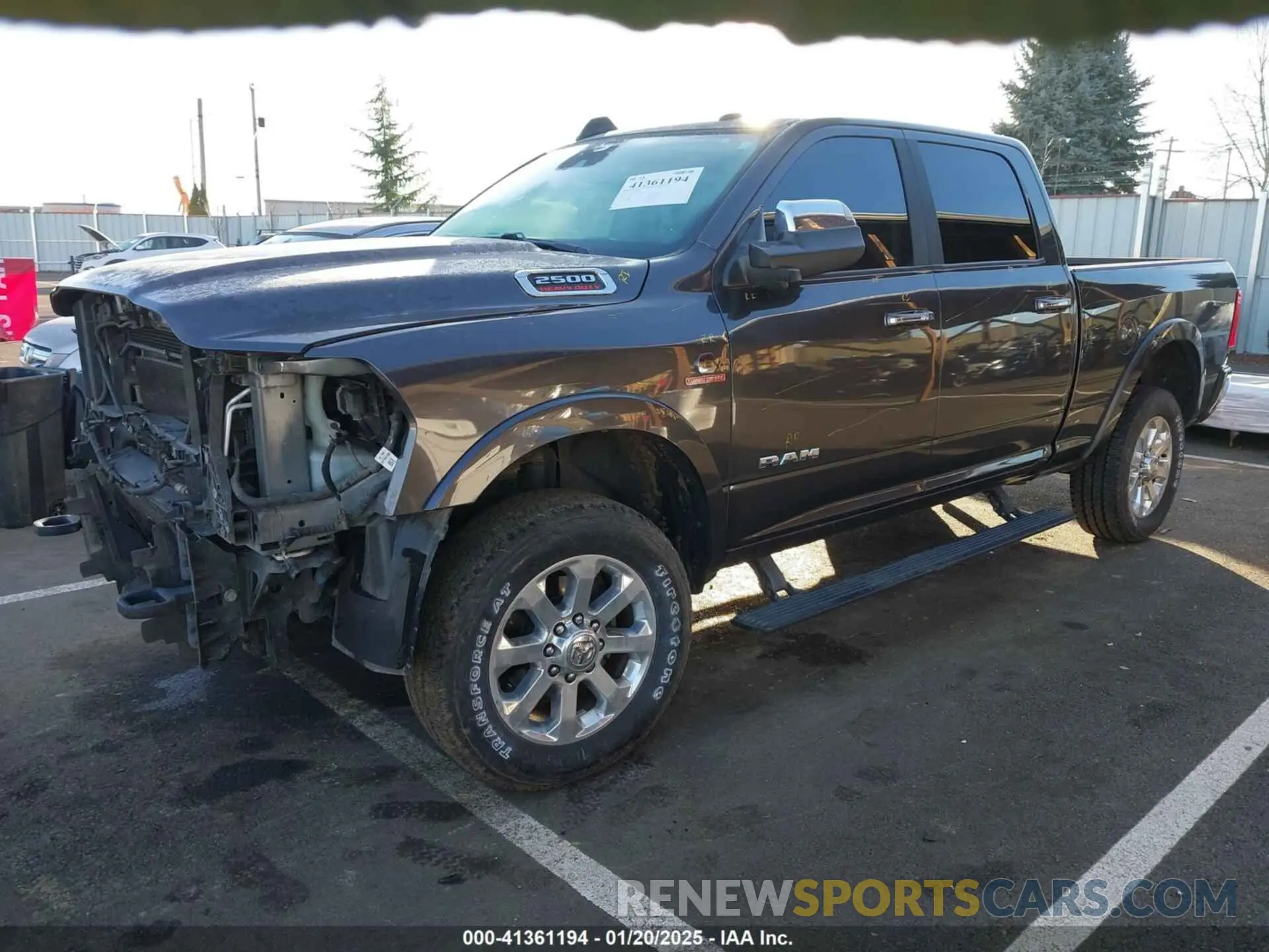 2 fotografías del automóvil dañado 3C6UR5FL5KG546188 RAM 2500 2019