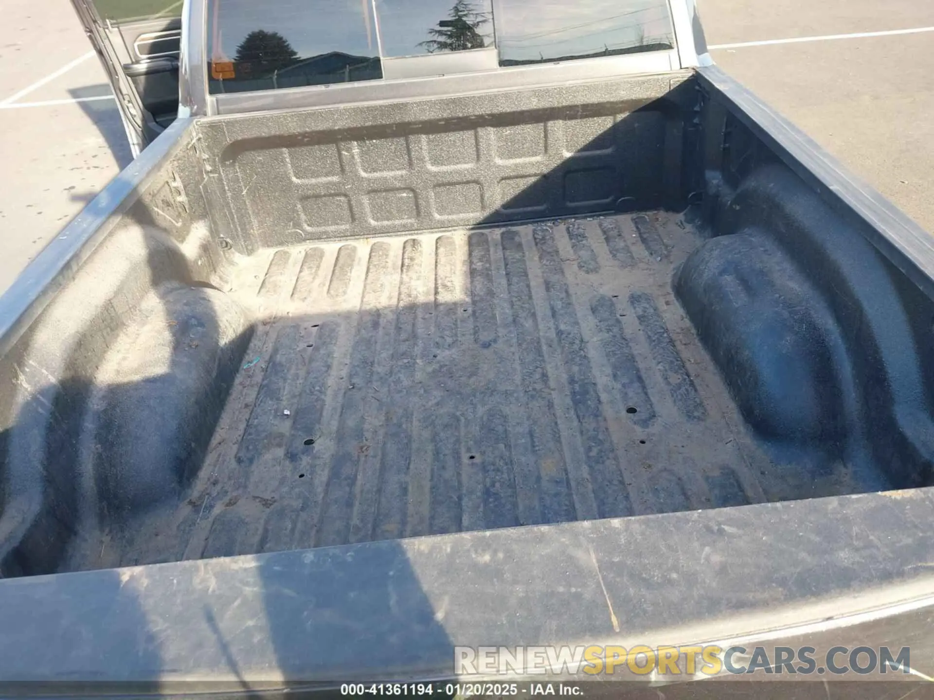 21 fotografías del automóvil dañado 3C6UR5FL5KG546188 RAM 2500 2019