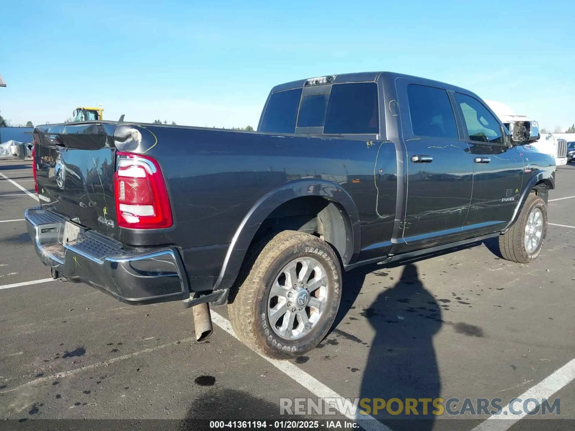 4 fotografías del automóvil dañado 3C6UR5FL5KG546188 RAM 2500 2019