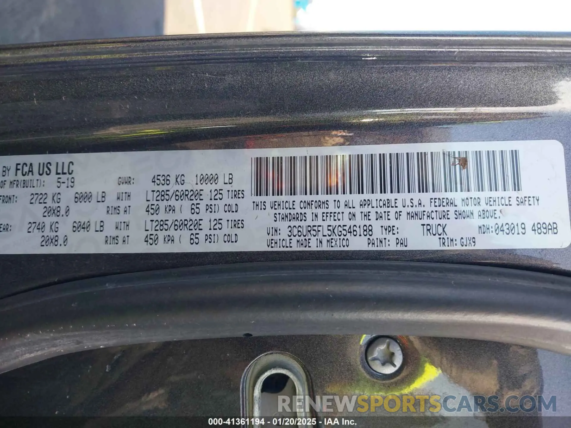 9 fotografías del automóvil dañado 3C6UR5FL5KG546188 RAM 2500 2019