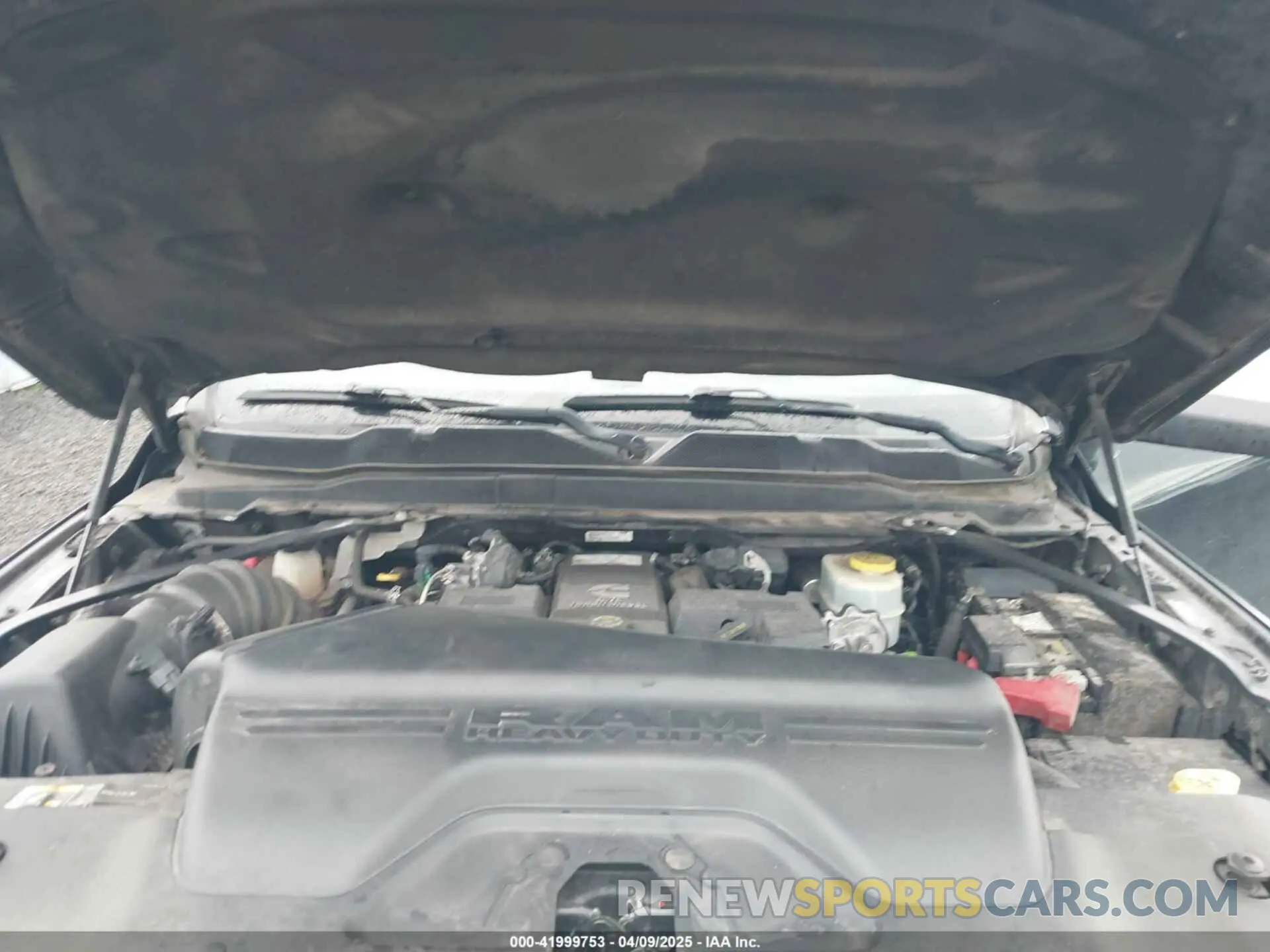 10 fotografías del automóvil dañado 3C6UR5FL8KG538859 RAM 2500 2019