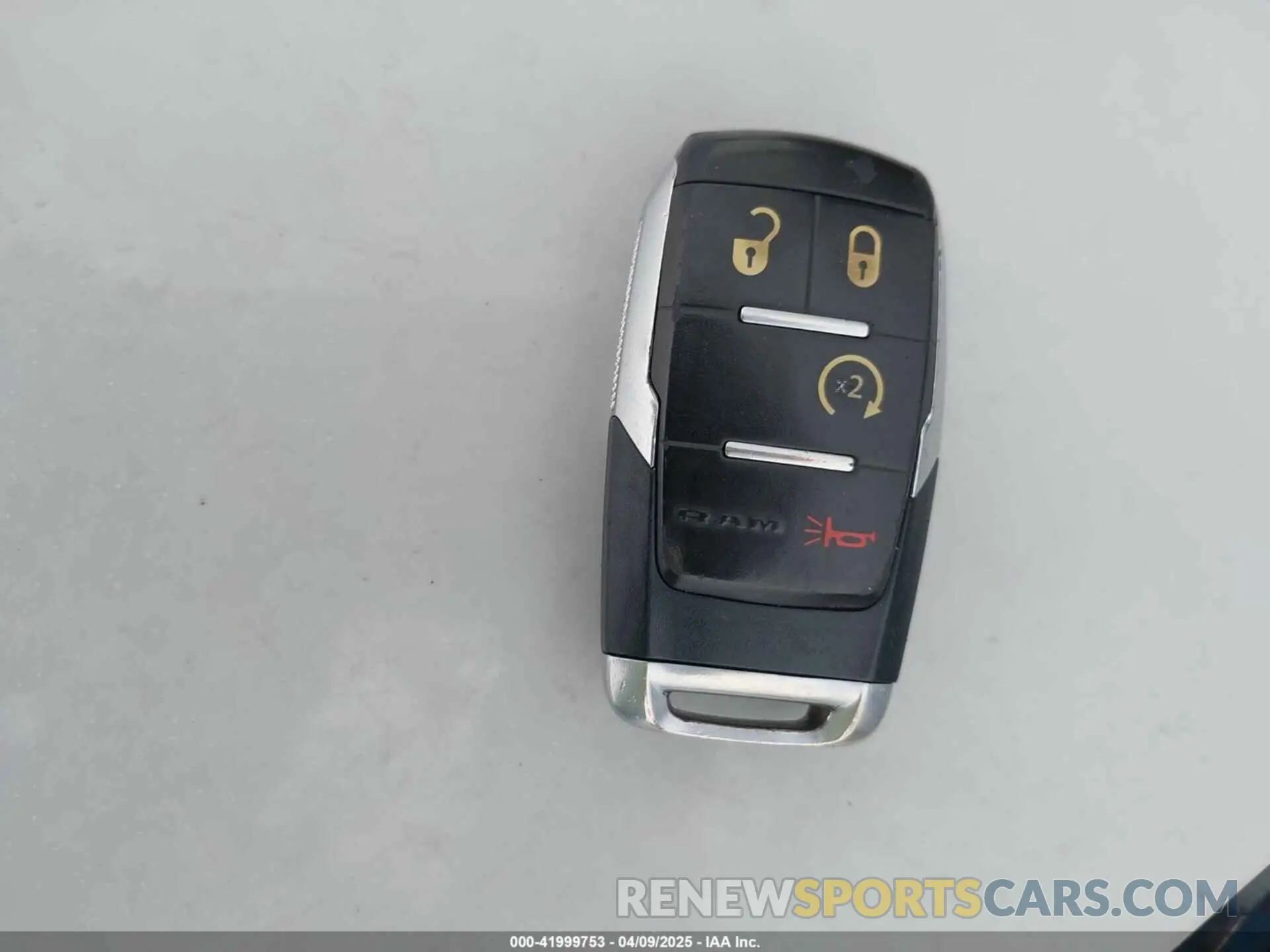 11 fotografías del automóvil dañado 3C6UR5FL8KG538859 RAM 2500 2019