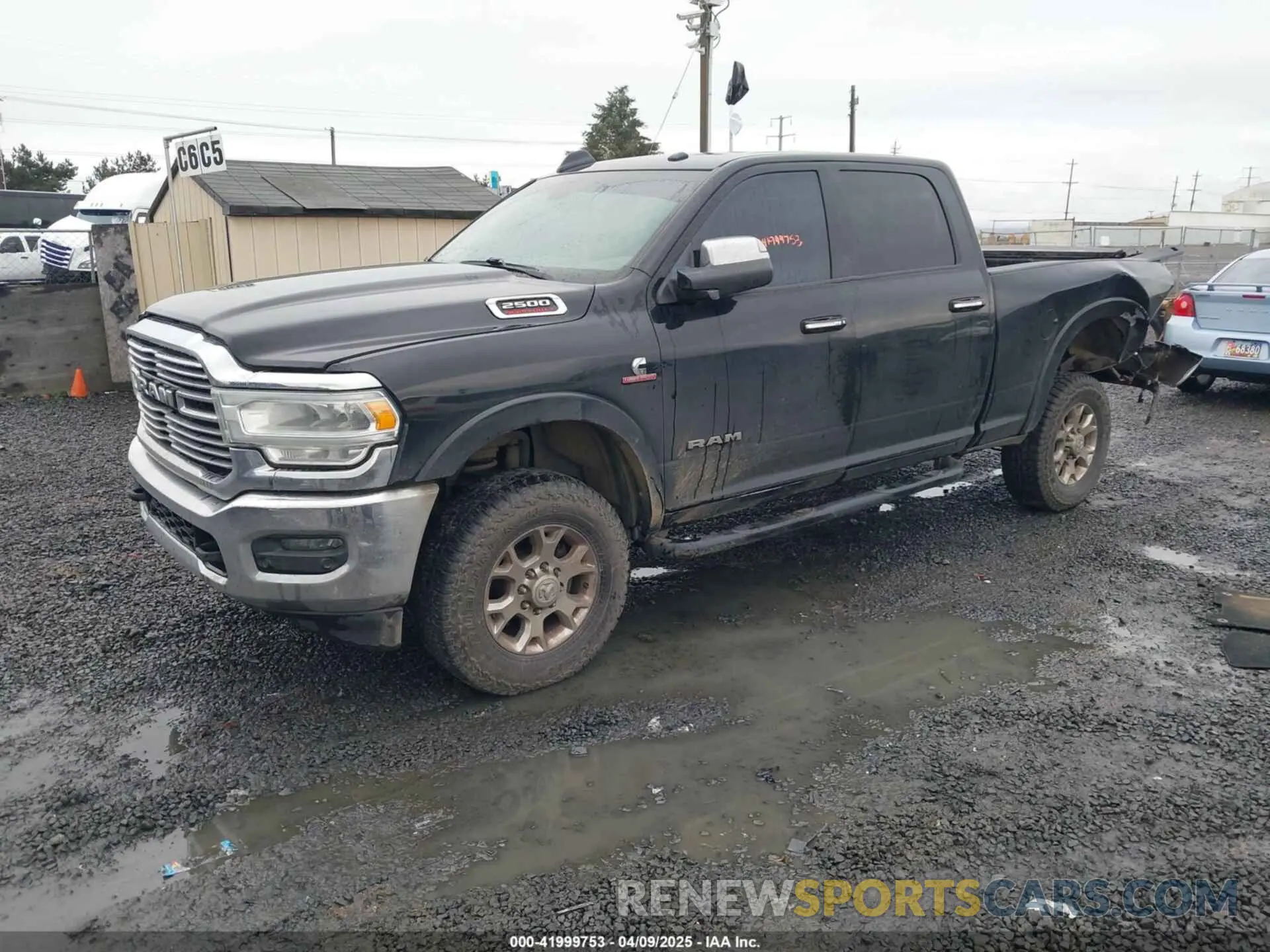2 fotografías del automóvil dañado 3C6UR5FL8KG538859 RAM 2500 2019