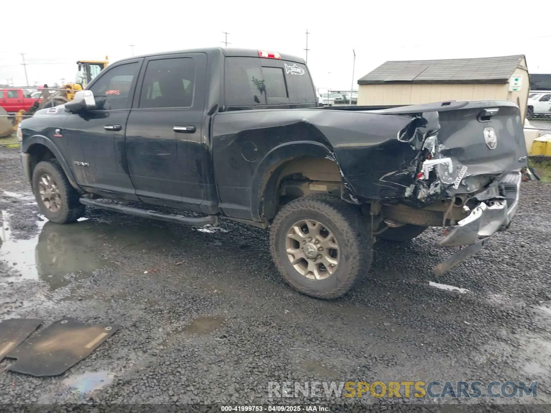 3 fotografías del automóvil dañado 3C6UR5FL8KG538859 RAM 2500 2019