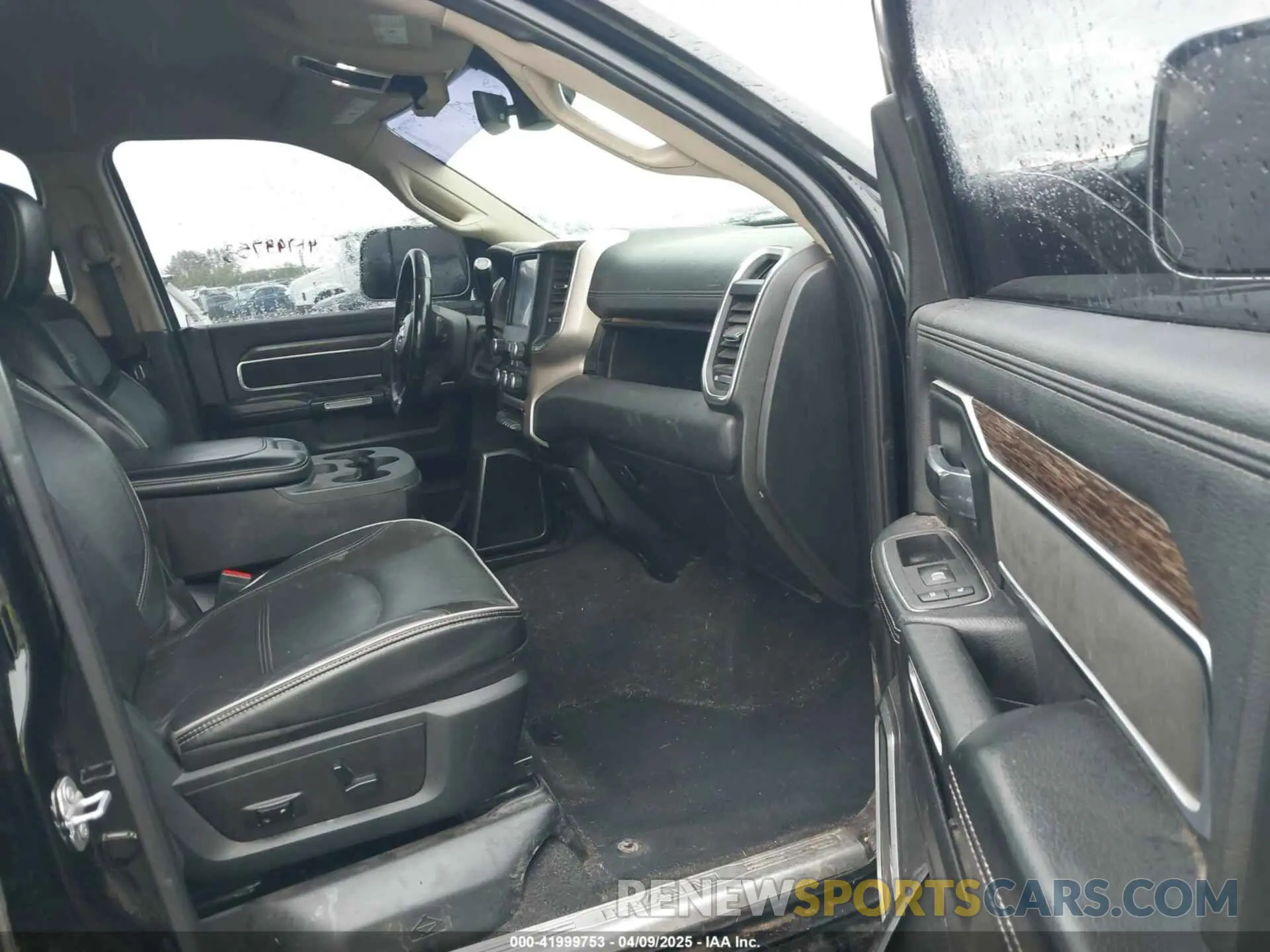 5 fotografías del automóvil dañado 3C6UR5FL8KG538859 RAM 2500 2019