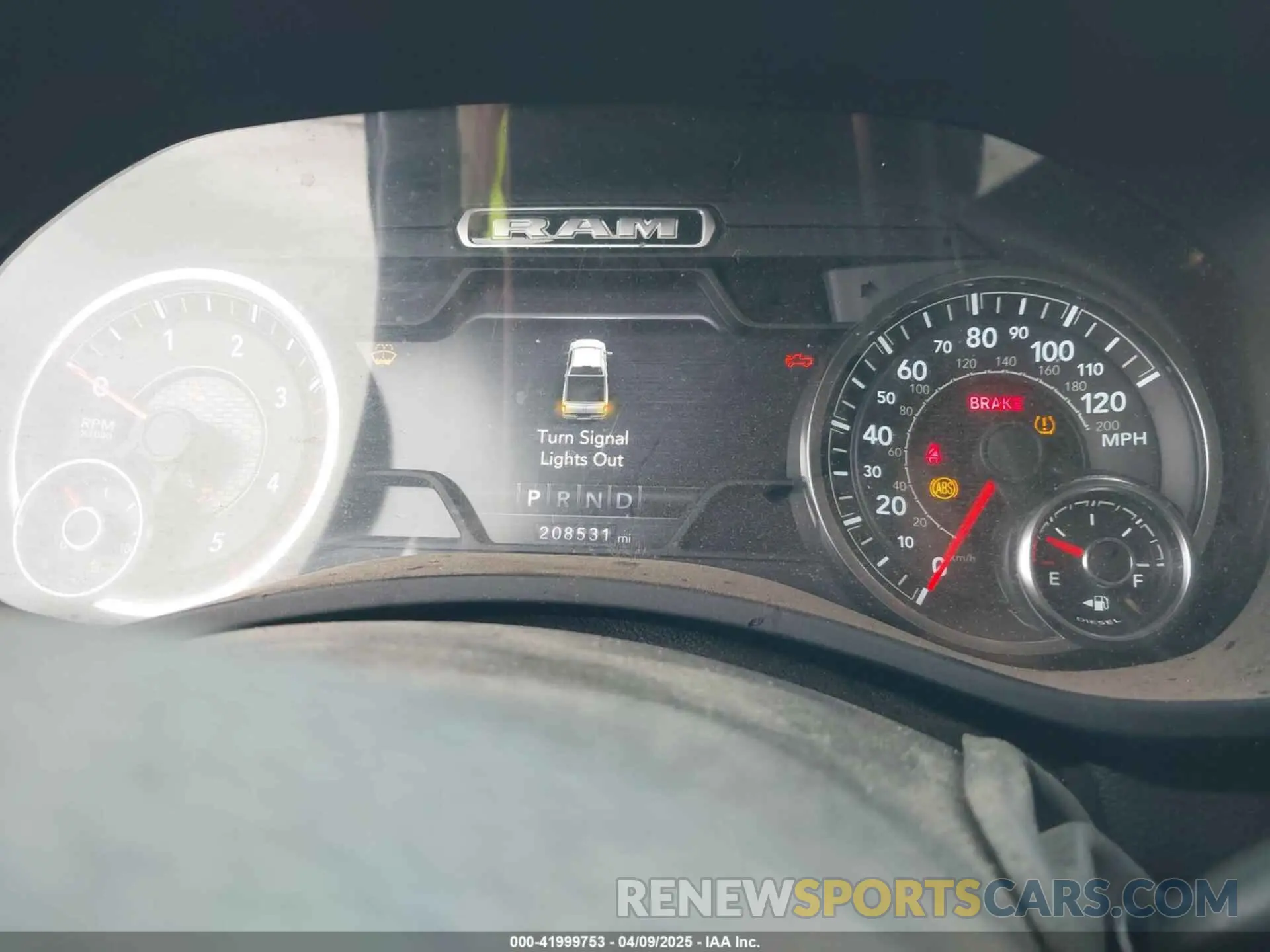 7 fotografías del automóvil dañado 3C6UR5FL8KG538859 RAM 2500 2019