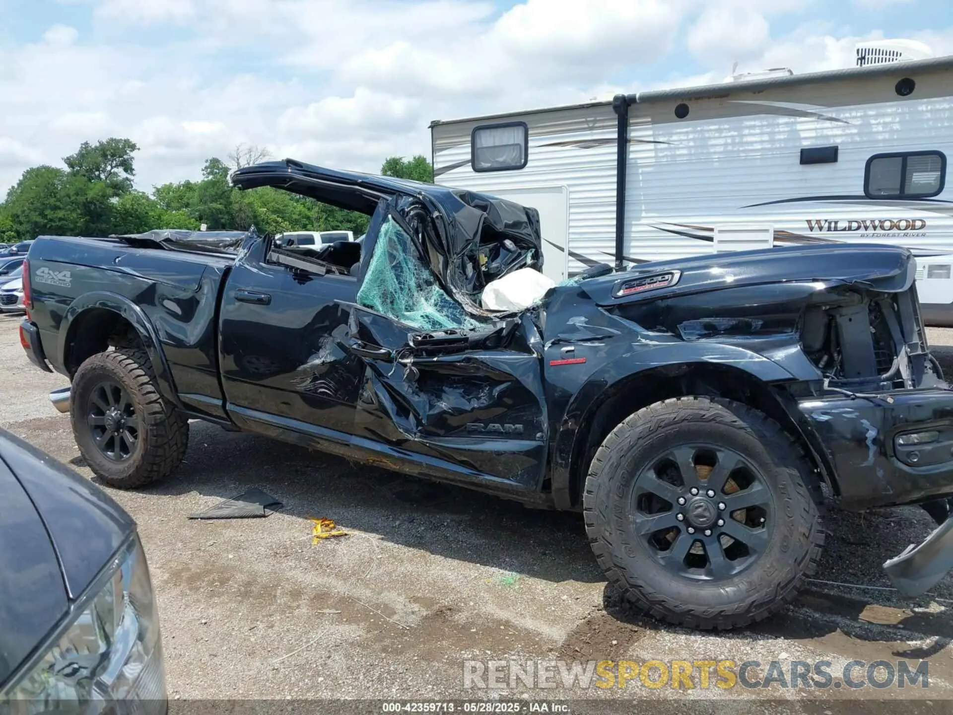 12 fotografías del automóvil dañado 3C6UR5FL8KG701641 RAM 2500 2019