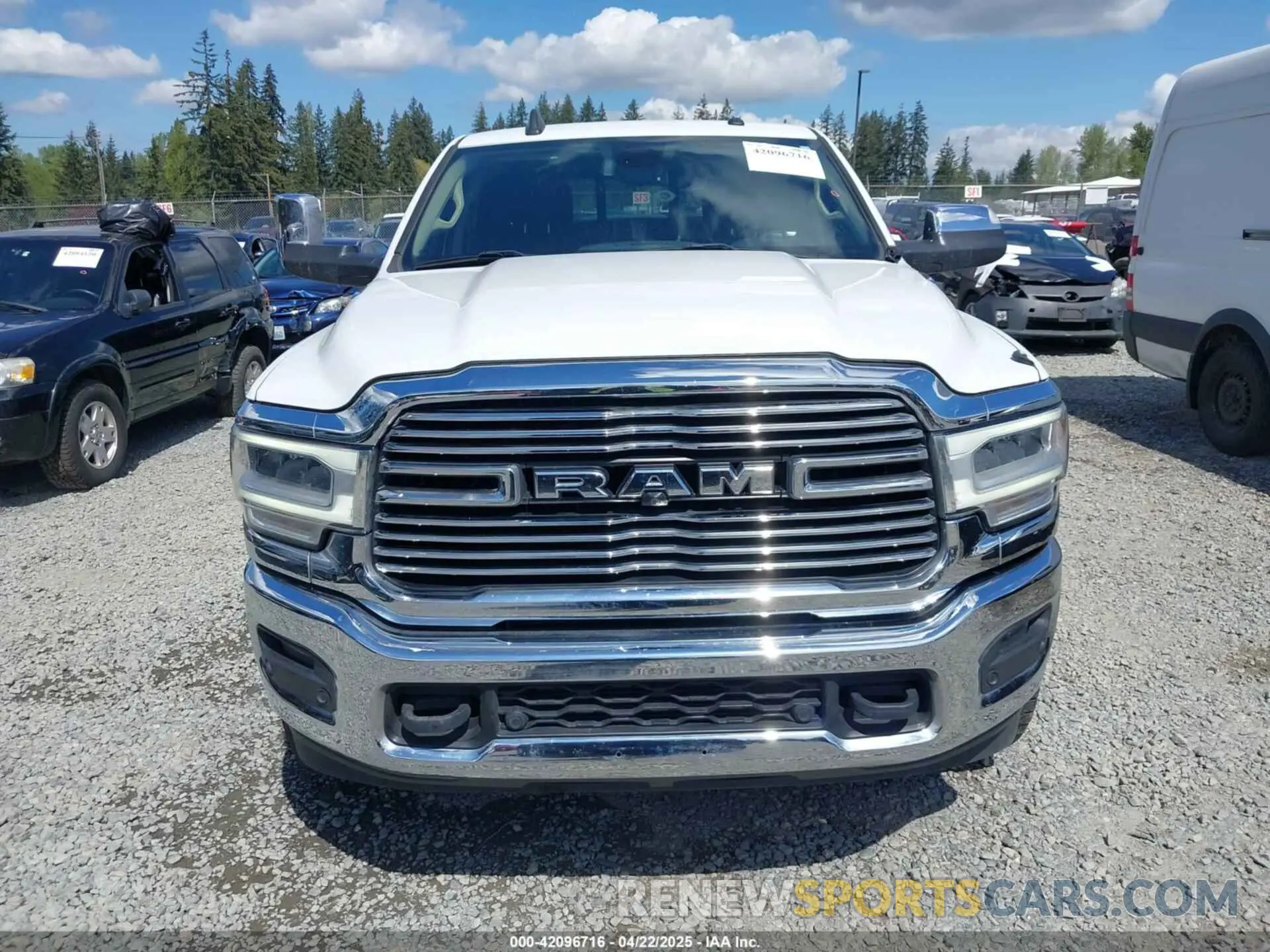 13 fotografías del automóvil dañado 3C6UR5FL9KG727505 RAM 2500 2019