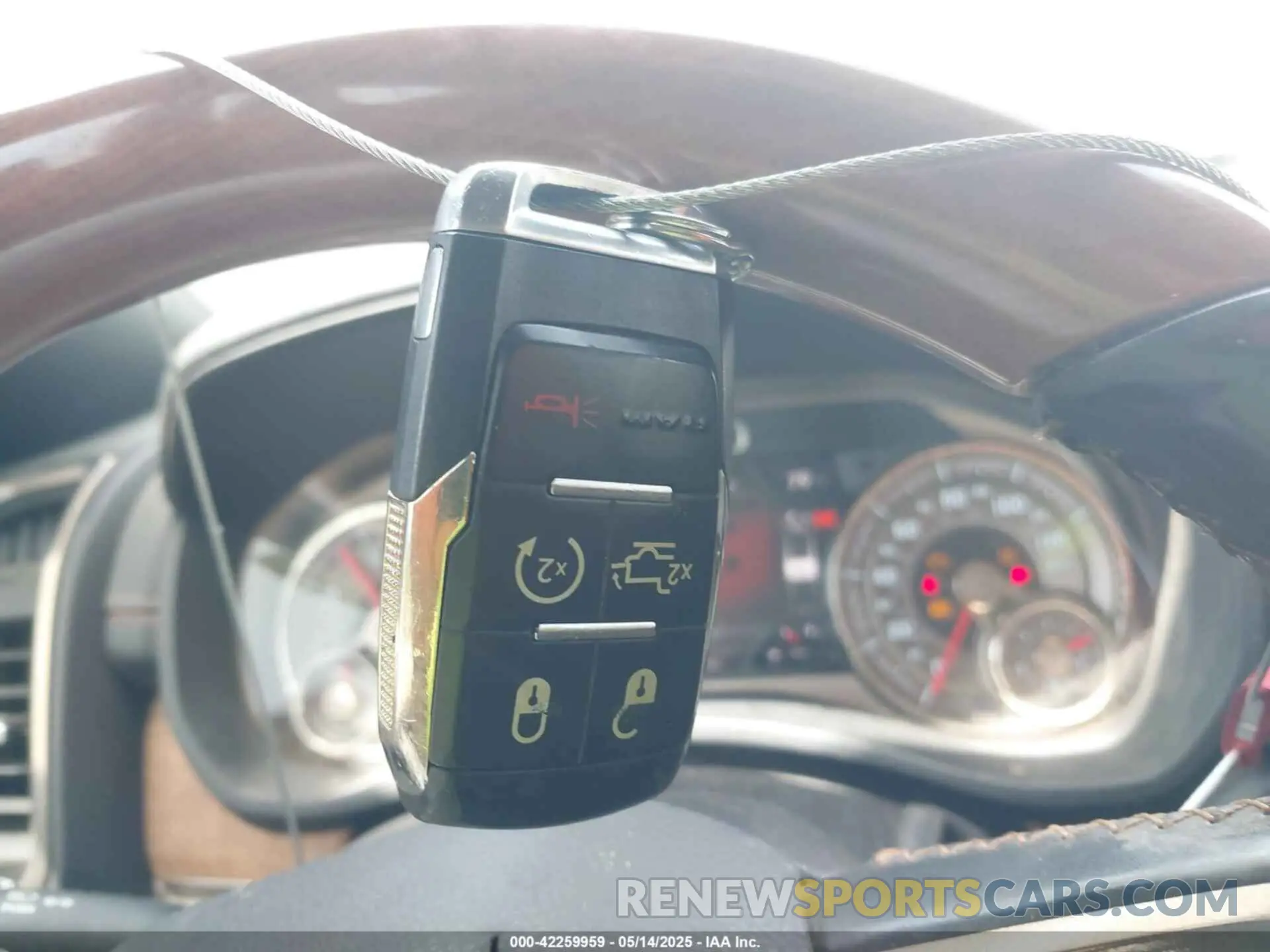 11 fotografías del automóvil dañado 3C6UR5GL5KG727855 RAM 2500 2019