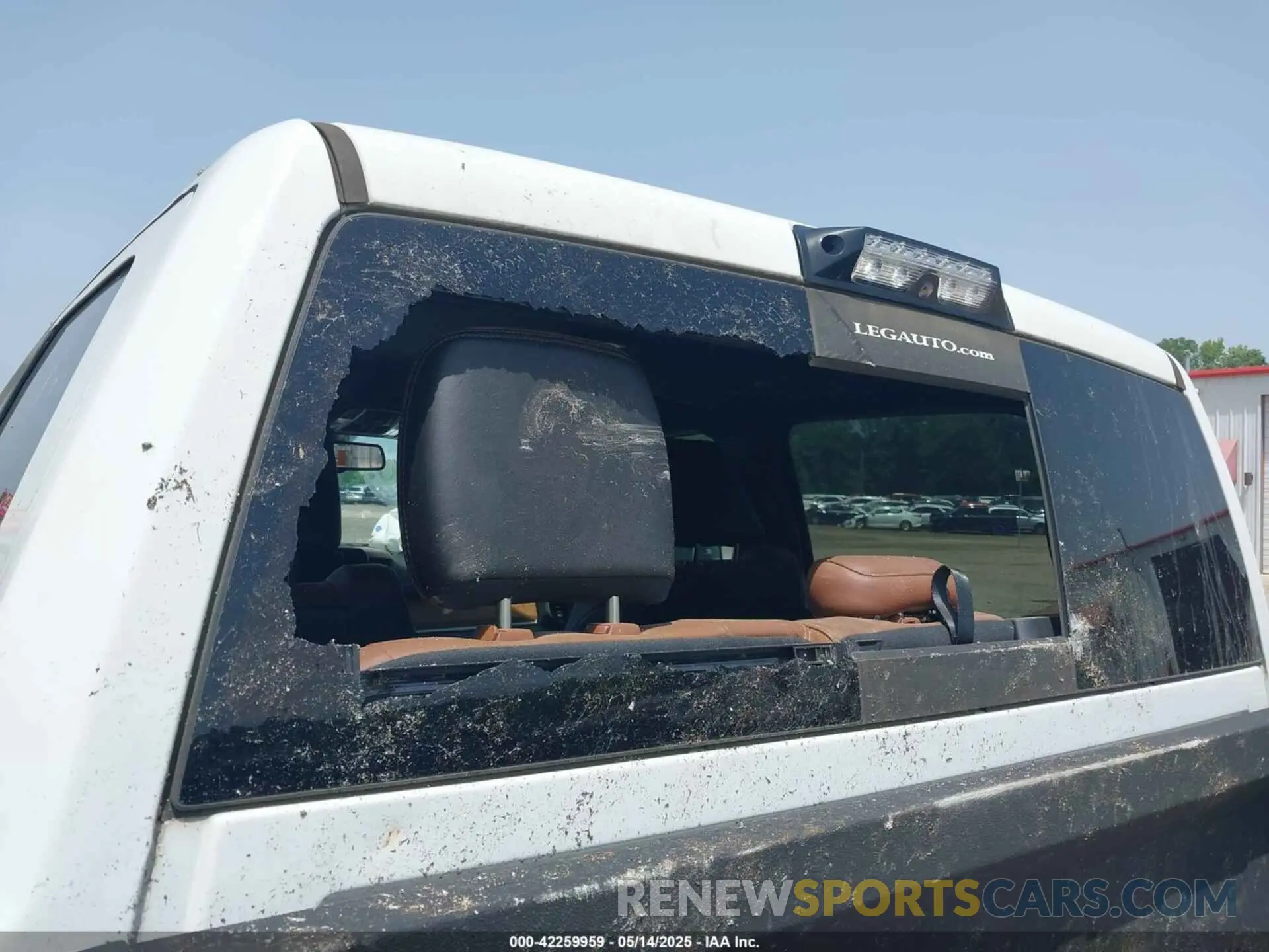 12 fotografías del automóvil dañado 3C6UR5GL5KG727855 RAM 2500 2019