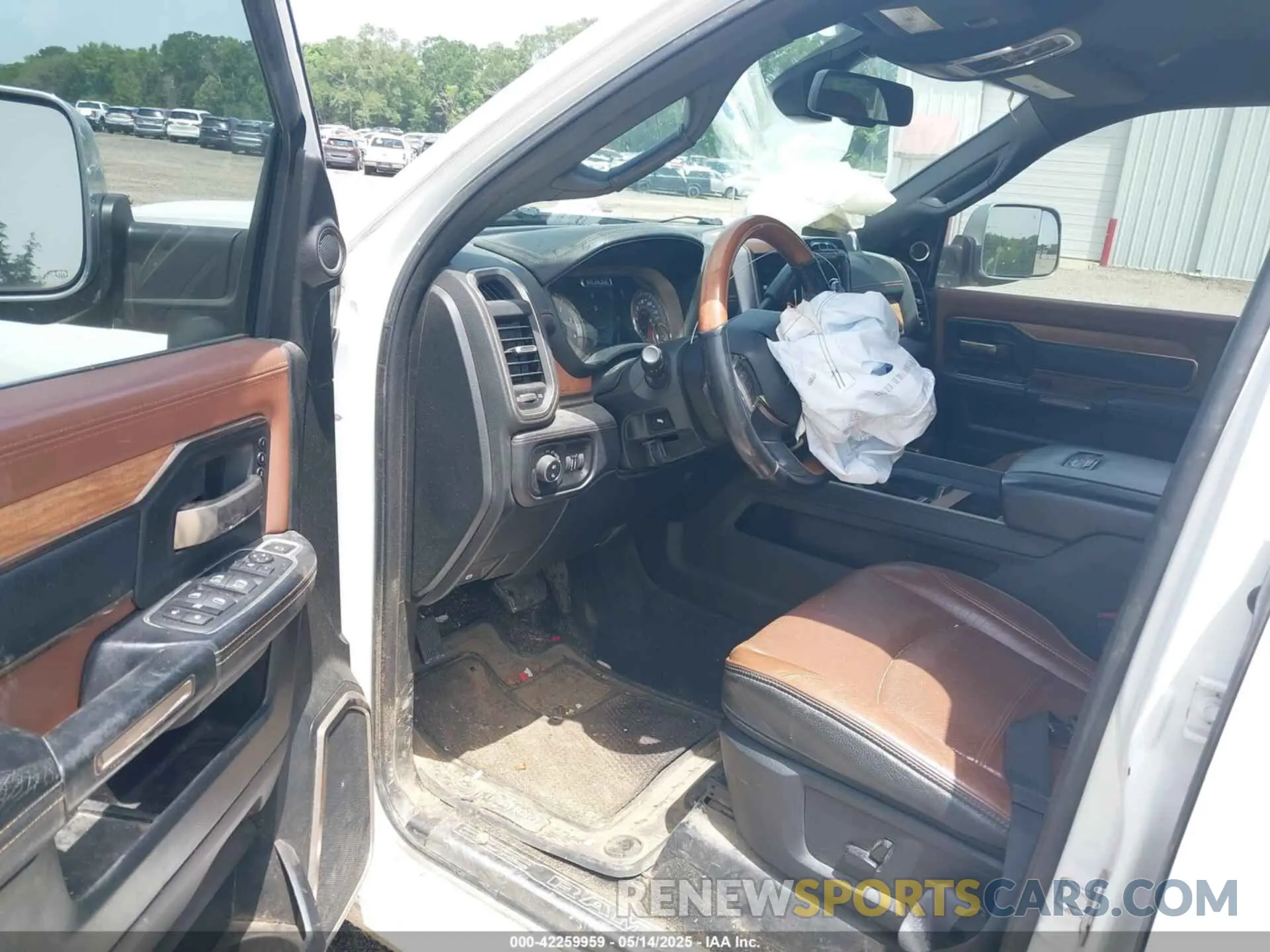 20 fotografías del automóvil dañado 3C6UR5GL5KG727855 RAM 2500 2019