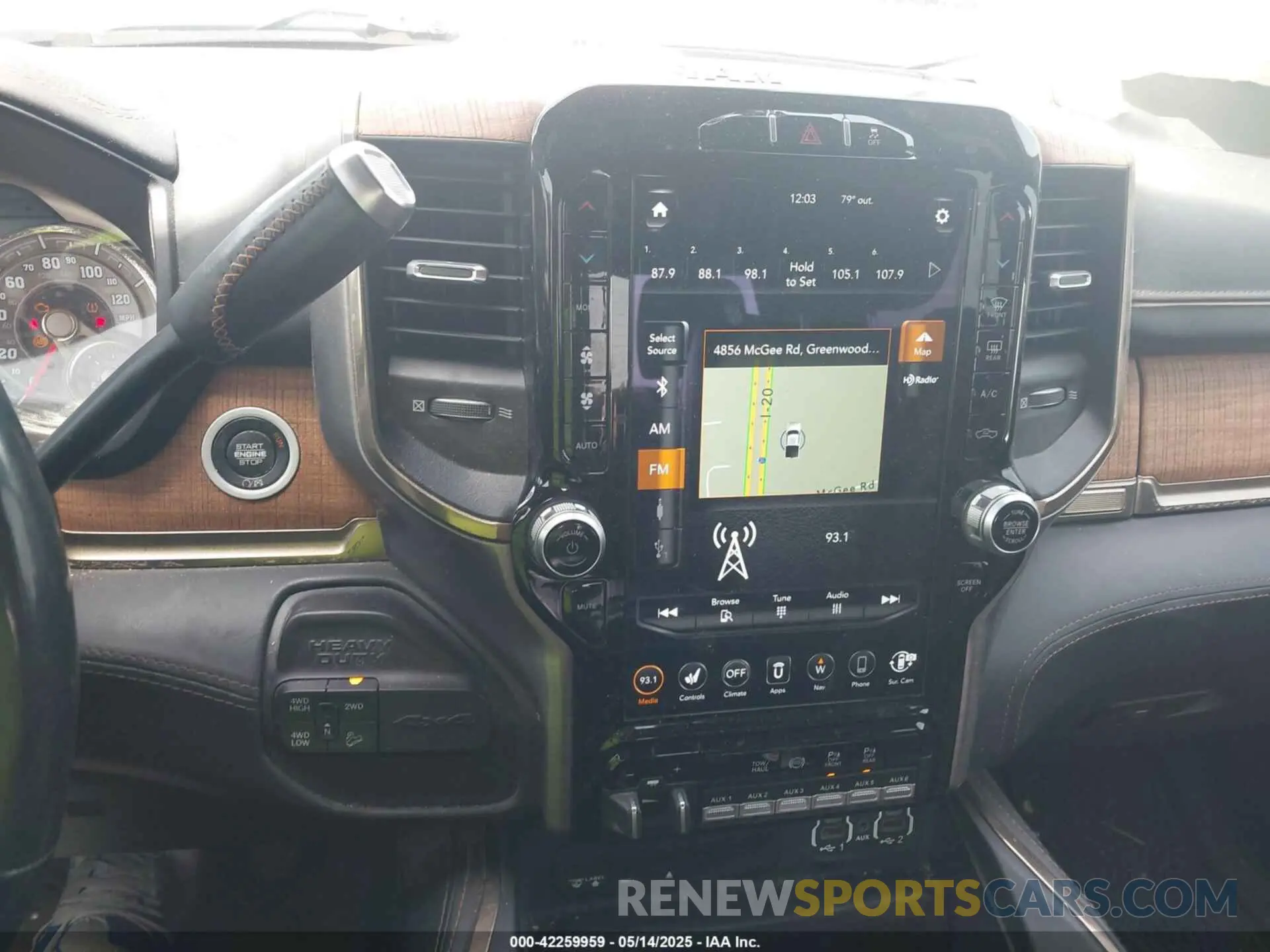 21 fotografías del automóvil dañado 3C6UR5GL5KG727855 RAM 2500 2019