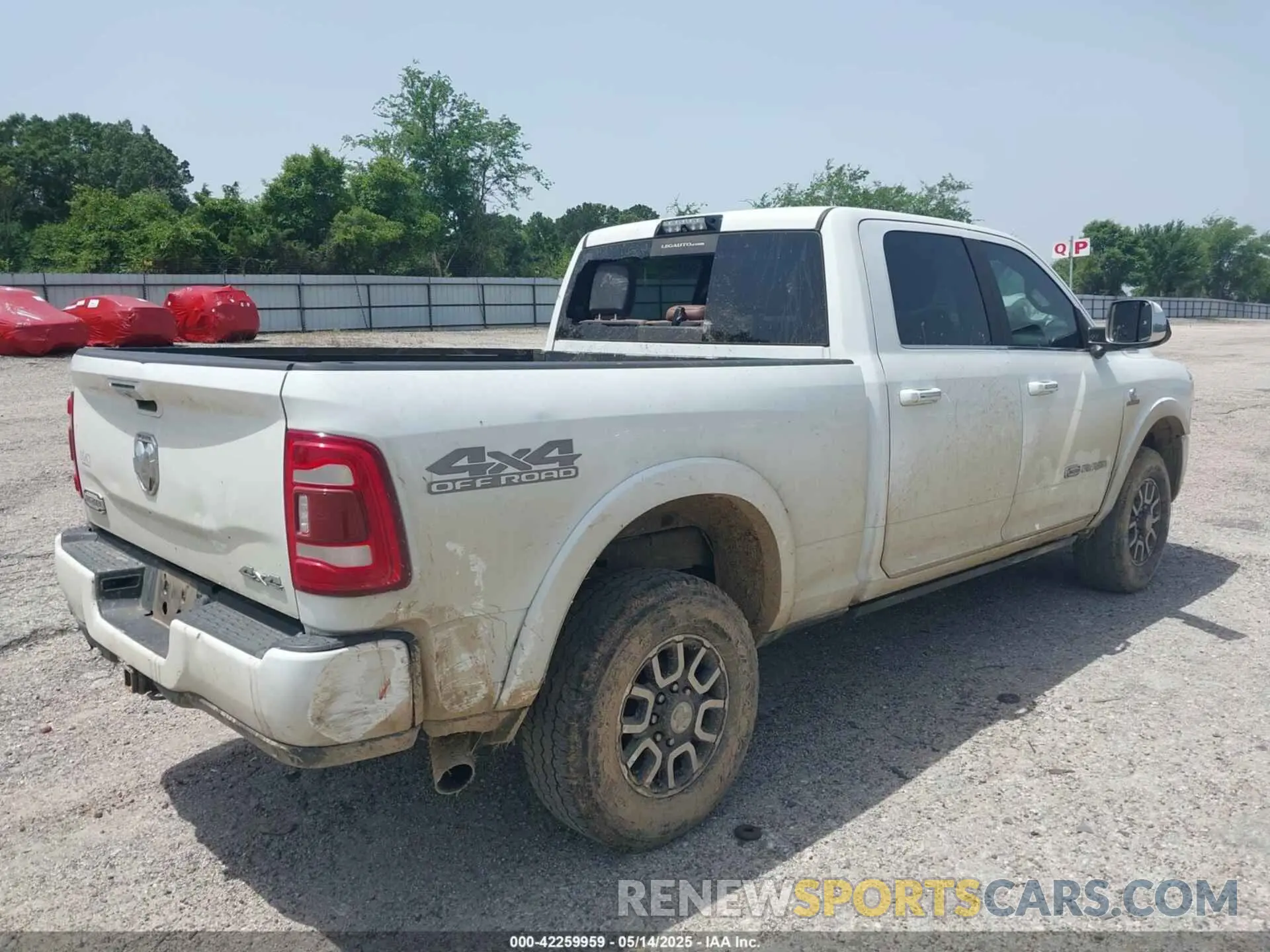 4 fotografías del automóvil dañado 3C6UR5GL5KG727855 RAM 2500 2019