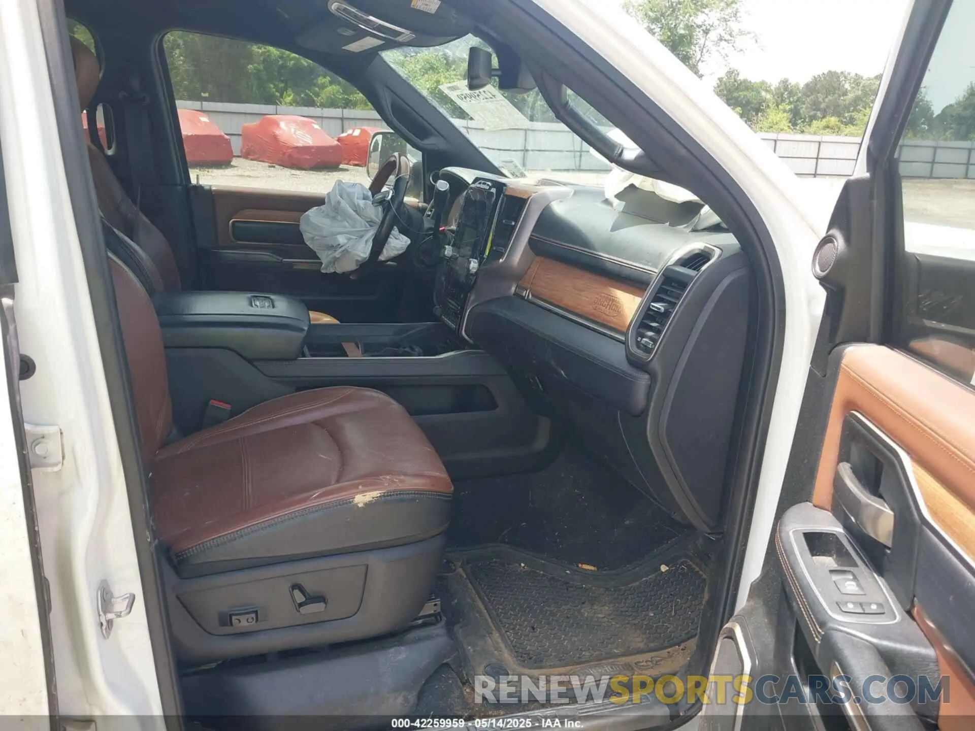 5 fotografías del automóvil dañado 3C6UR5GL5KG727855 RAM 2500 2019