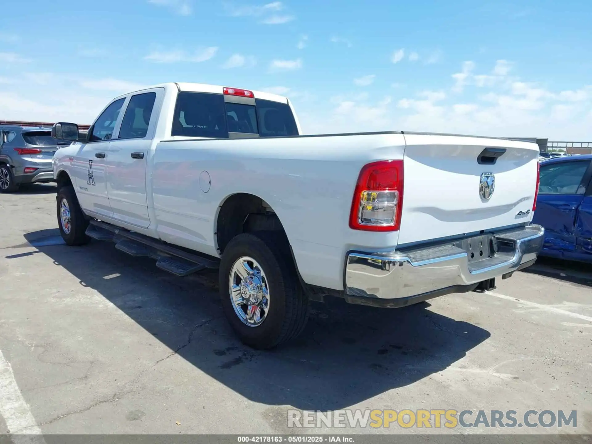 3 fotografías del automóvil dañado 3C6UR5HJ1KG599000 RAM 2500 2019