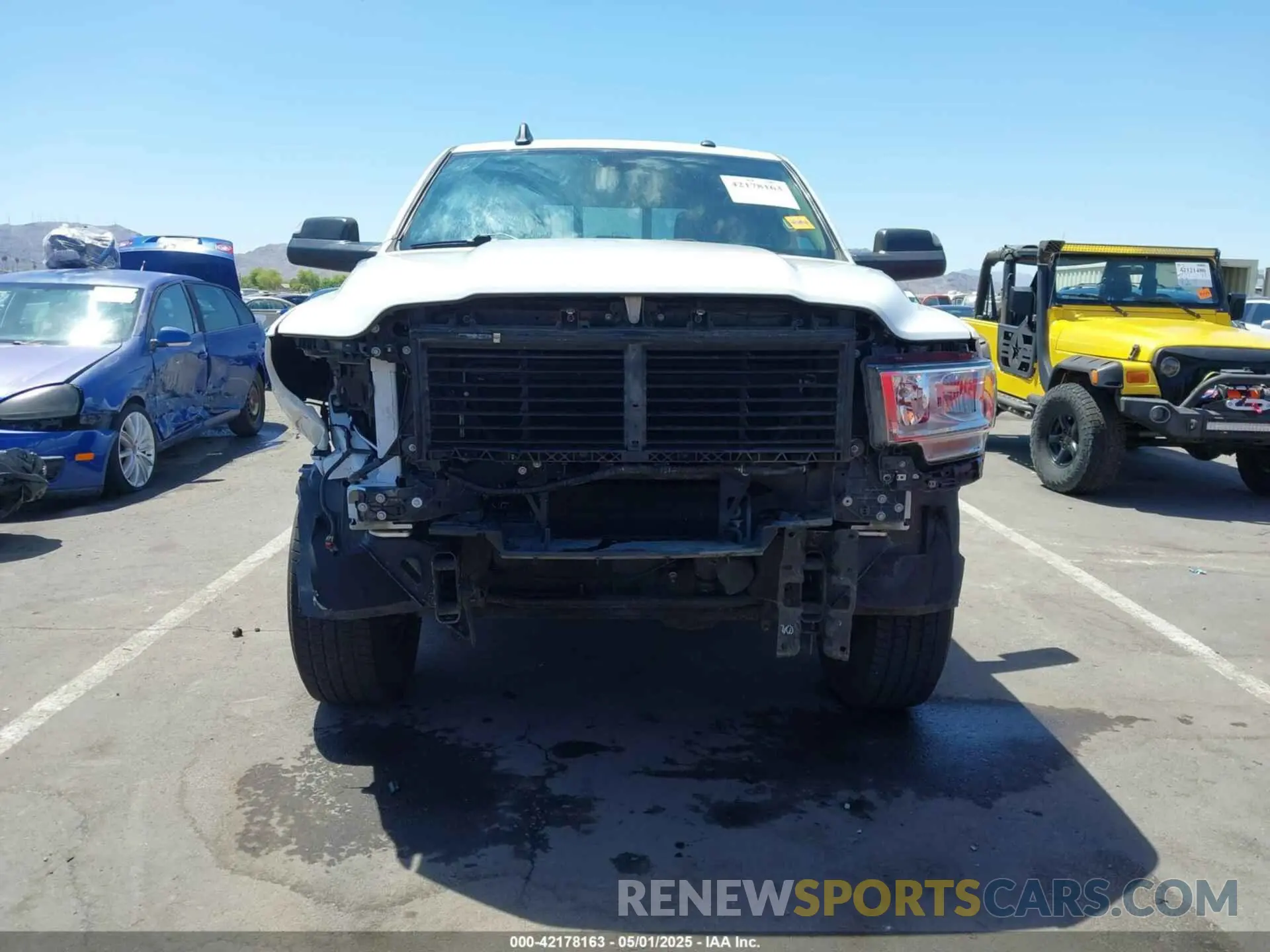 6 fotografías del automóvil dañado 3C6UR5HJ1KG599000 RAM 2500 2019
