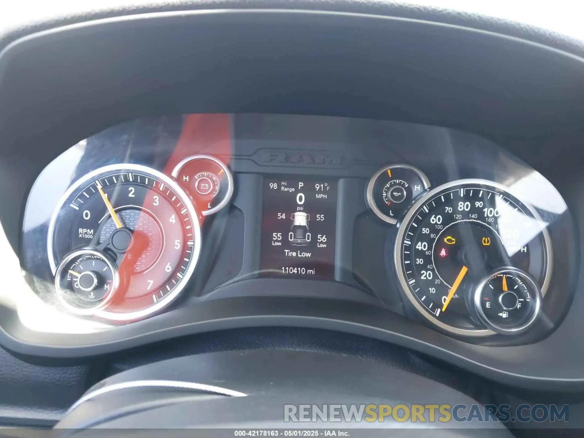 7 fotografías del automóvil dañado 3C6UR5HJ1KG599000 RAM 2500 2019