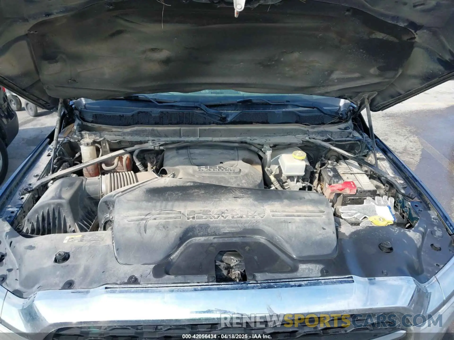 10 fotografías del automóvil dañado 3C6UR5HJ7KG574229 RAM 2500 2019
