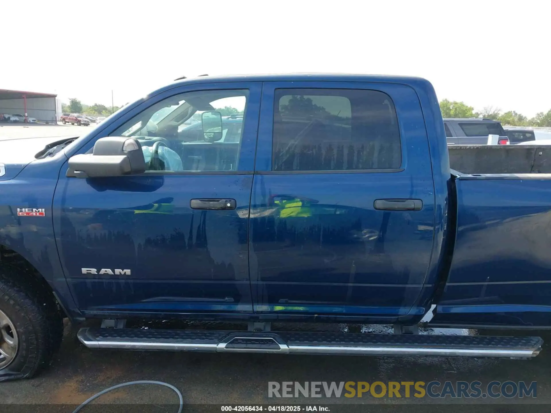 15 fotografías del automóvil dañado 3C6UR5HJ7KG574229 RAM 2500 2019