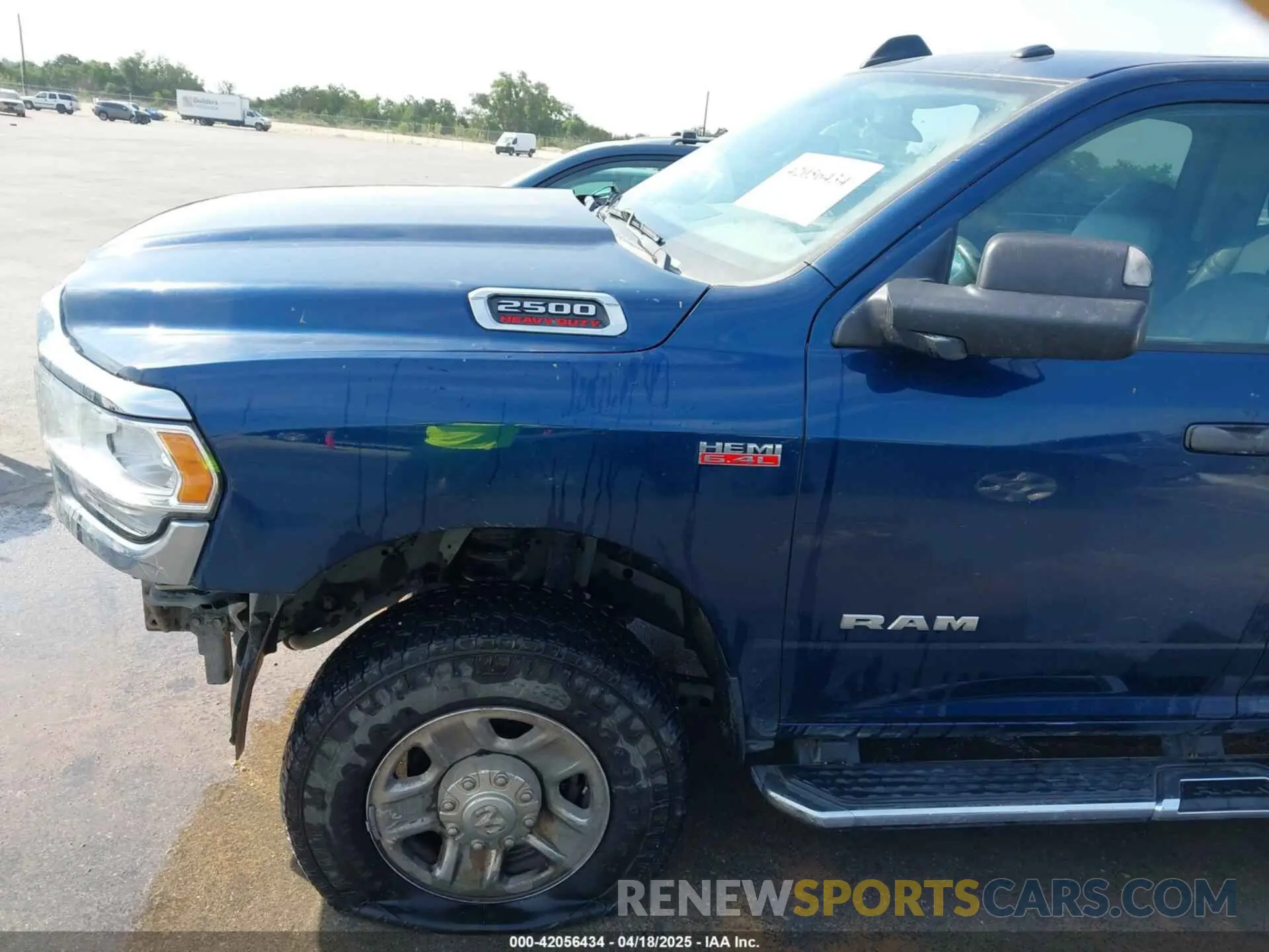 18 fotografías del automóvil dañado 3C6UR5HJ7KG574229 RAM 2500 2019