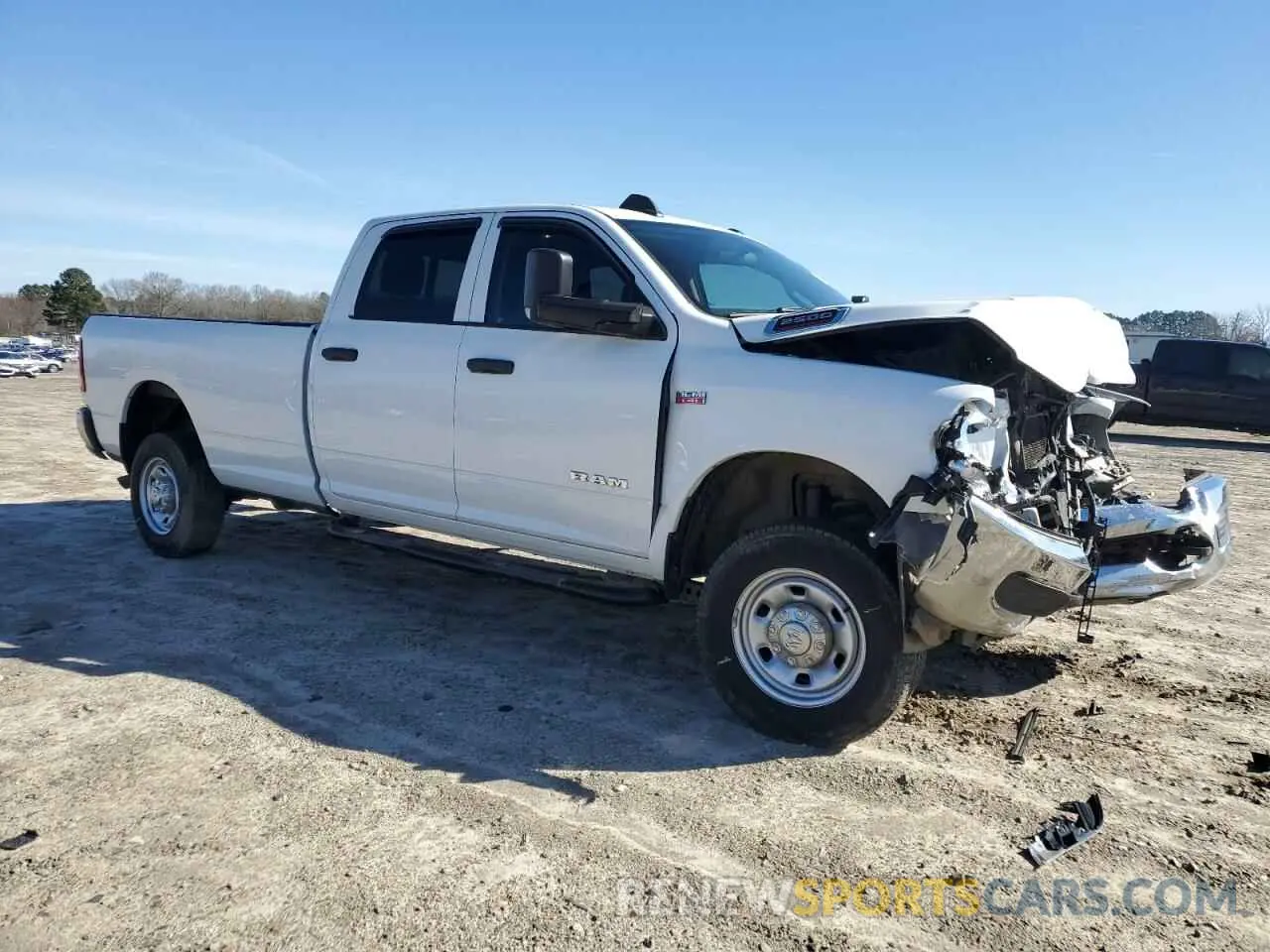 4 fotografías del automóvil dañado 3C6UR5HJ8KG587569 RAM 2500 2019