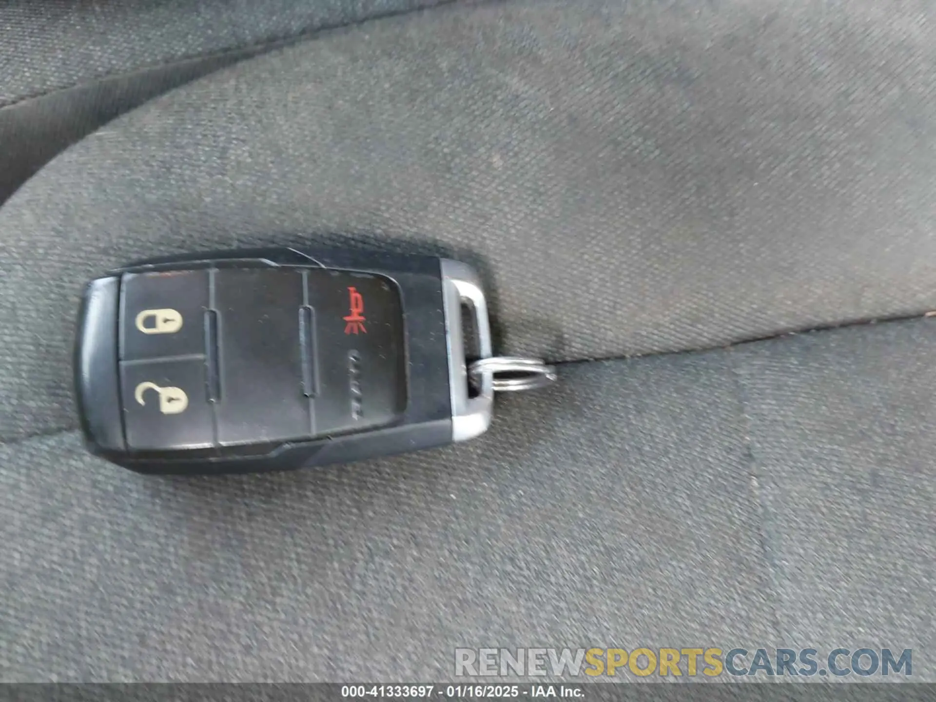 11 fotografías del automóvil dañado 3C6UR5HL1KG642039 RAM 2500 2019