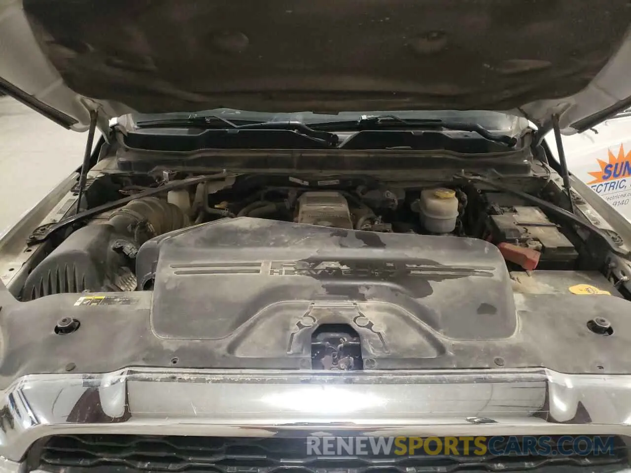 11 fotografías del automóvil dañado 3C6UR5HL6KG601227 RAM 2500 2019