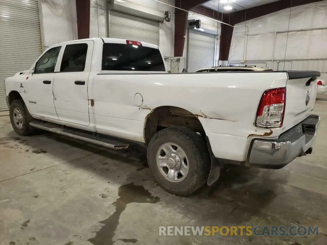 2 fotografías del automóvil dañado 3C6UR5HL6KG601227 RAM 2500 2019
