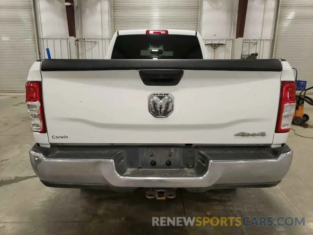 6 fotografías del automóvil dañado 3C6UR5HL6KG601227 RAM 2500 2019