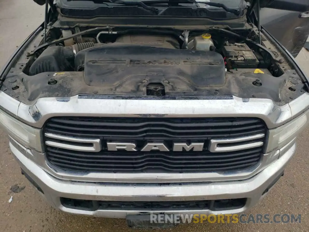 12 fotografías del automóvil dañado 3C6UR5JJ9KG557345 RAM 2500 2019