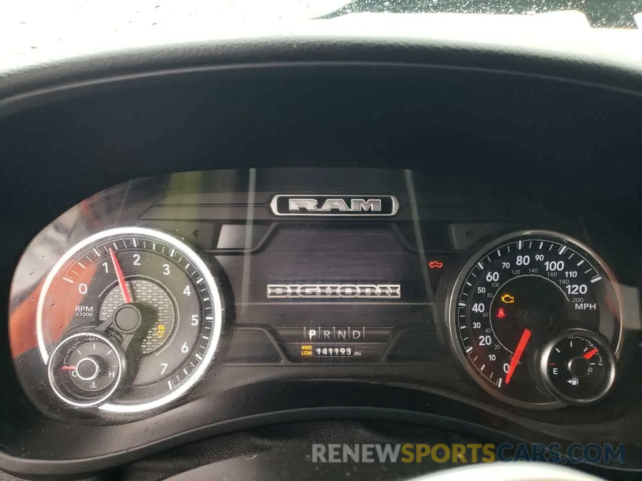 9 fotografías del automóvil dañado 3C6UR5JJ9KG557345 RAM 2500 2019