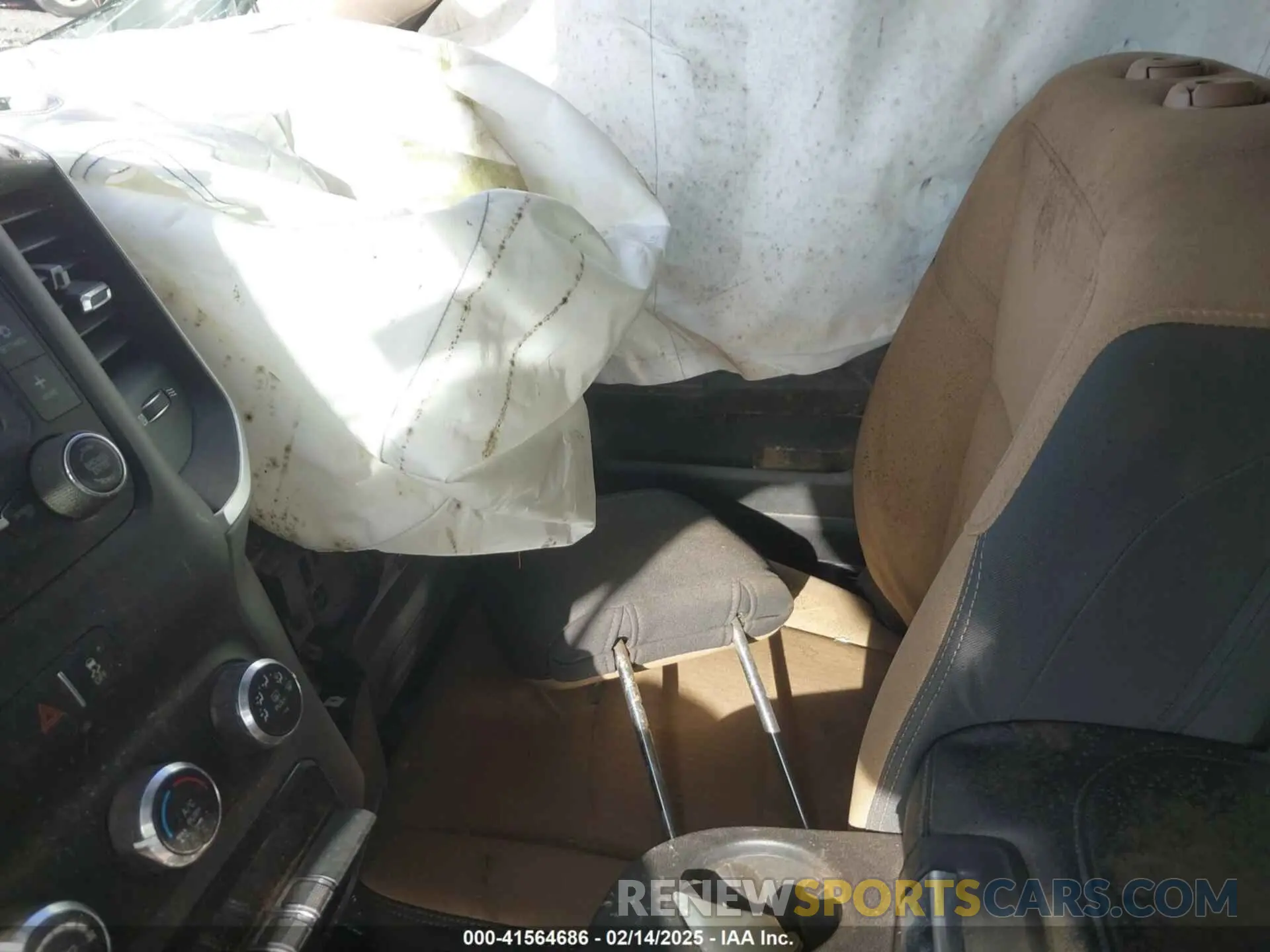 5 fotografías del automóvil dañado 3C6UR5JL0KG519472 RAM 2500 2019