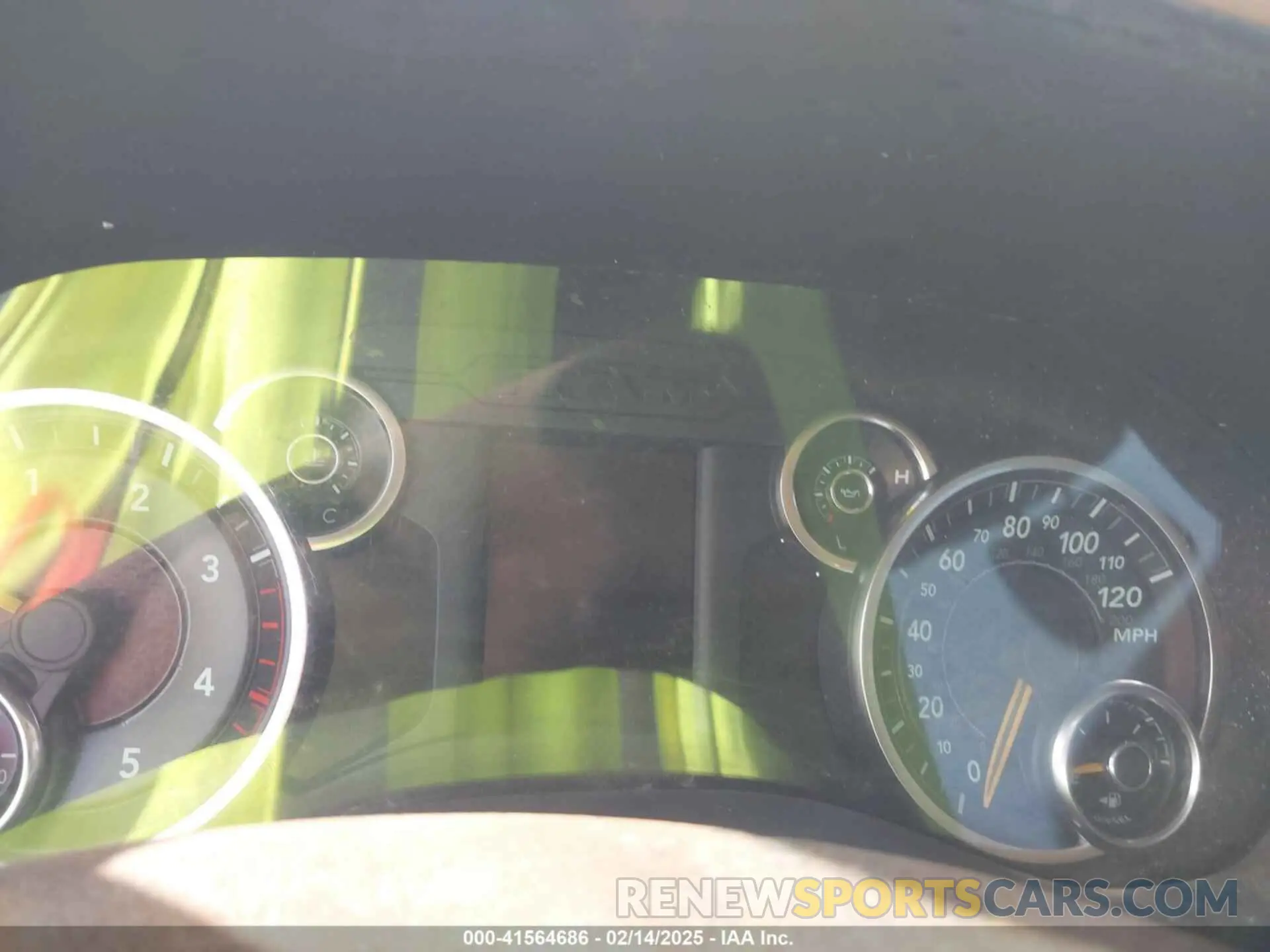 7 fotografías del automóvil dañado 3C6UR5JL0KG519472 RAM 2500 2019