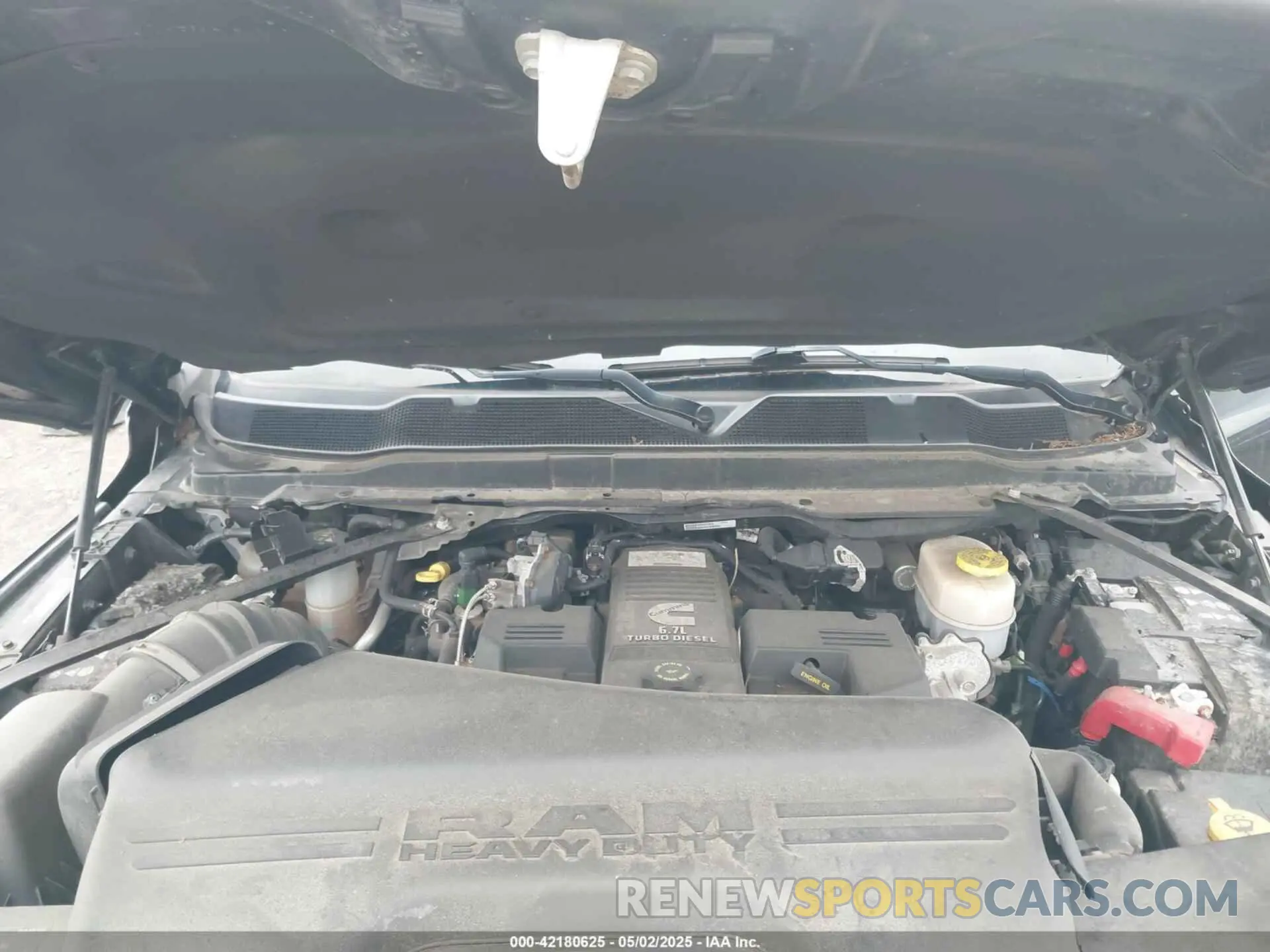 10 fotografías del automóvil dañado 3C6UR5JL0KG700152 RAM 2500 2019