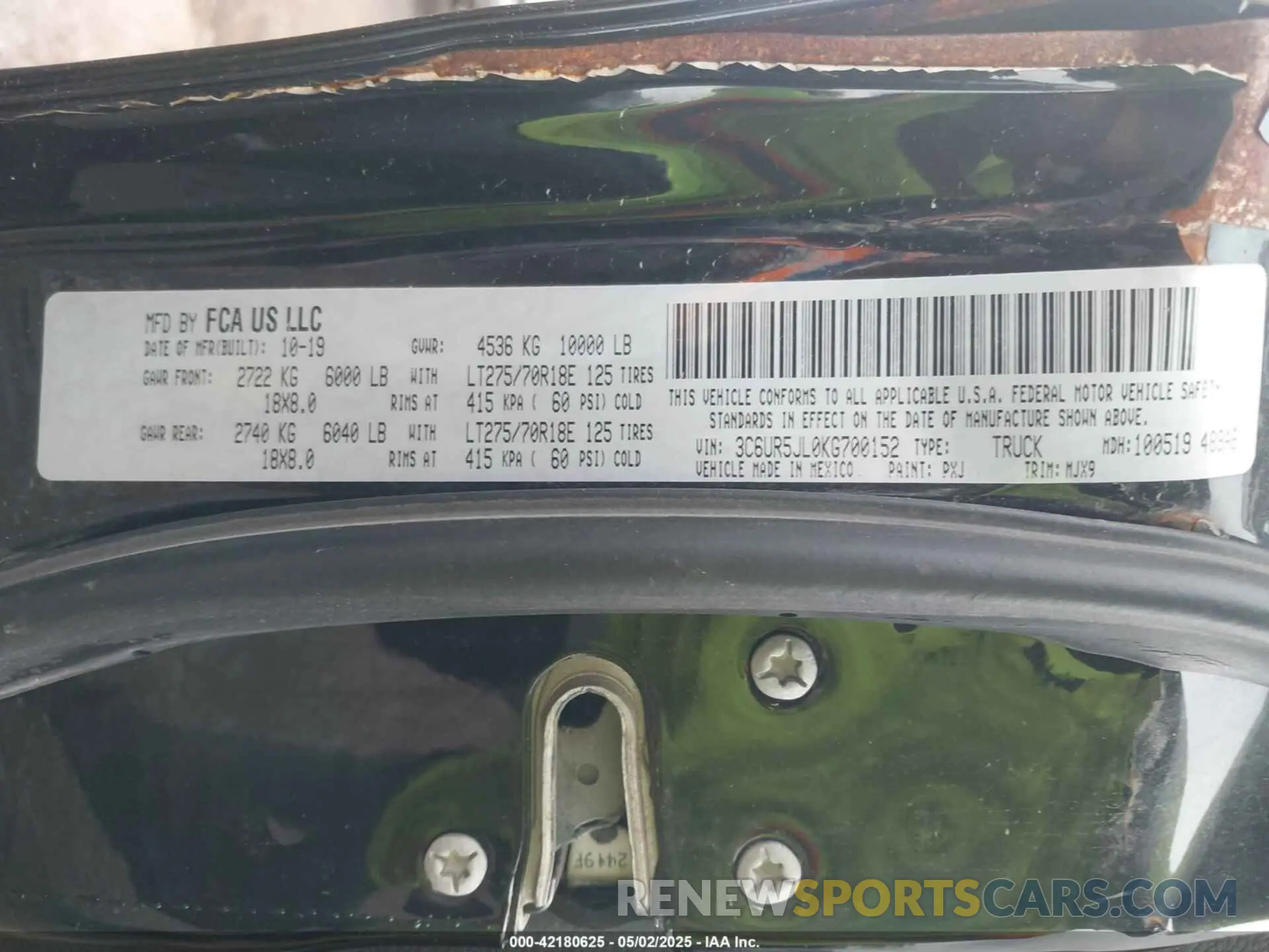 9 fotografías del automóvil dañado 3C6UR5JL0KG700152 RAM 2500 2019